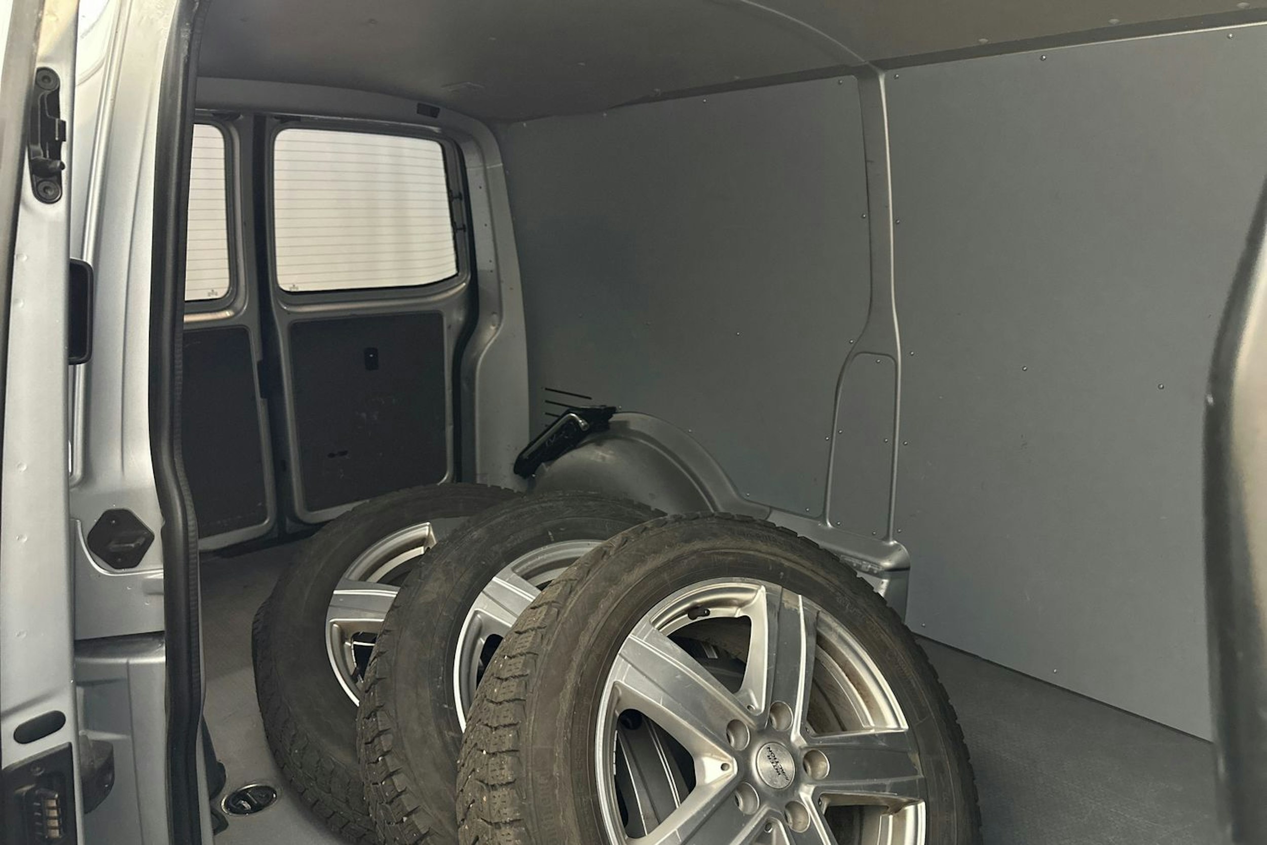 hopea Volkswagen Transporter 2020 kuva 17.