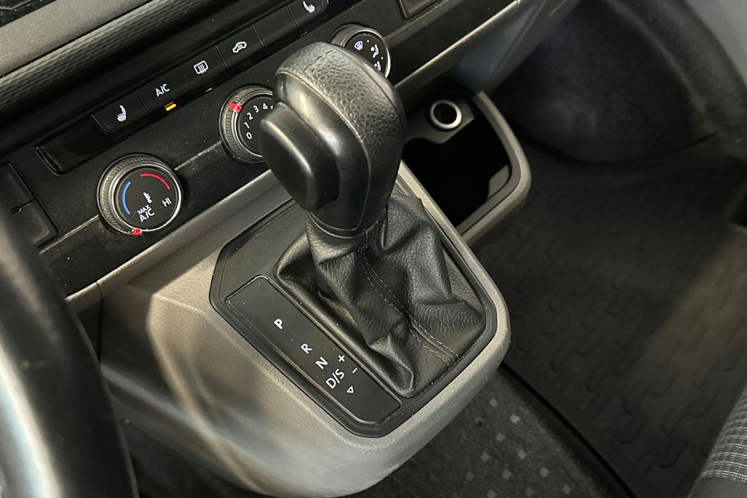 hopea Volkswagen Transporter 2020 kuva 22.