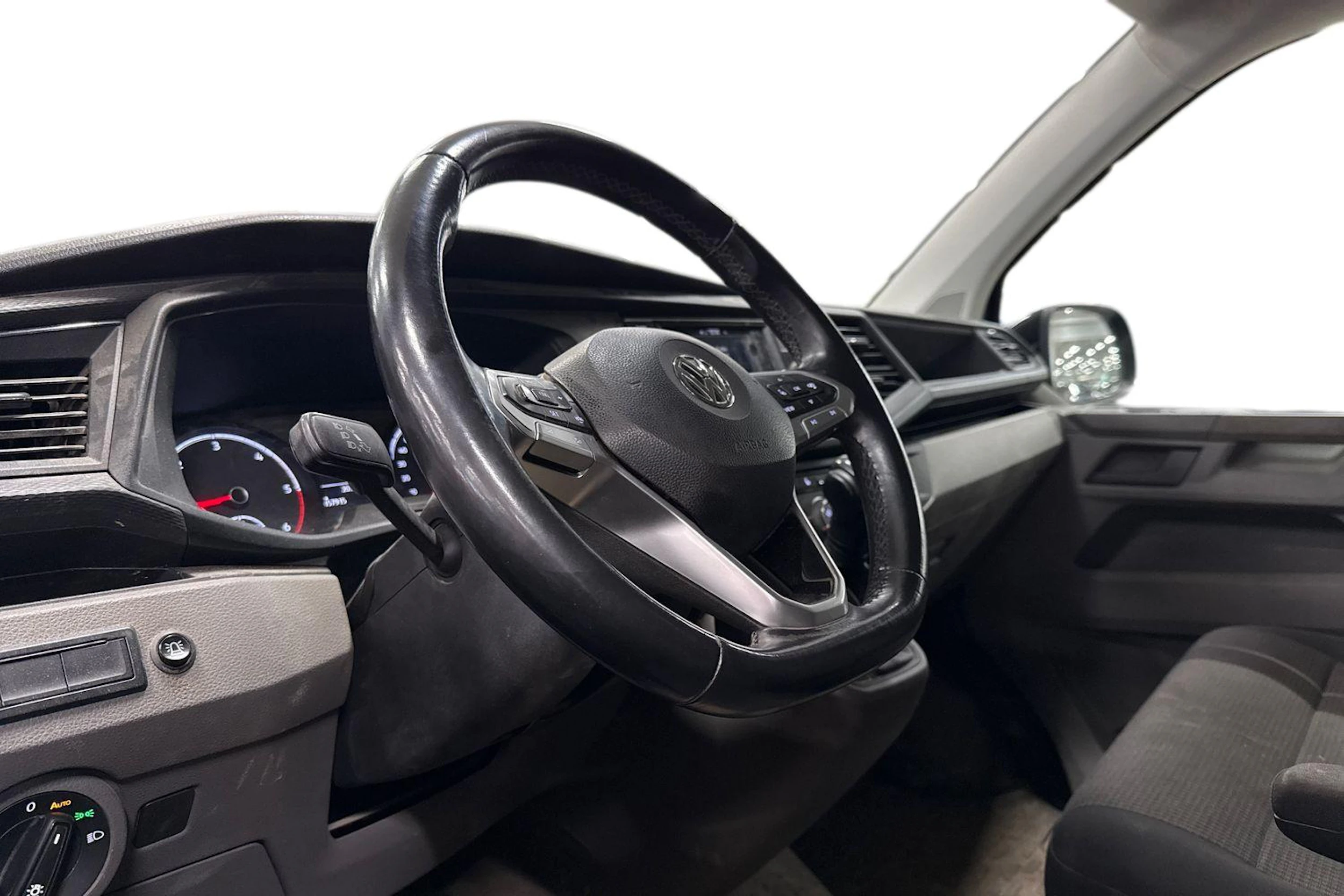 musta Volkswagen Transporter 2020 kuva 3.