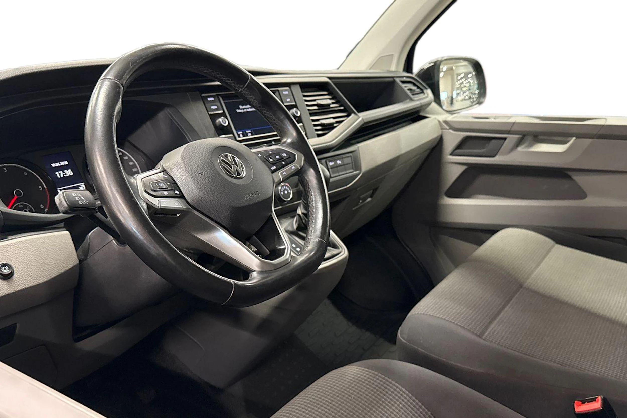 musta Volkswagen Transporter 2020 kuva 8.