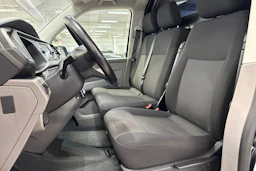 musta Volkswagen Transporter 2020 kuva 16.