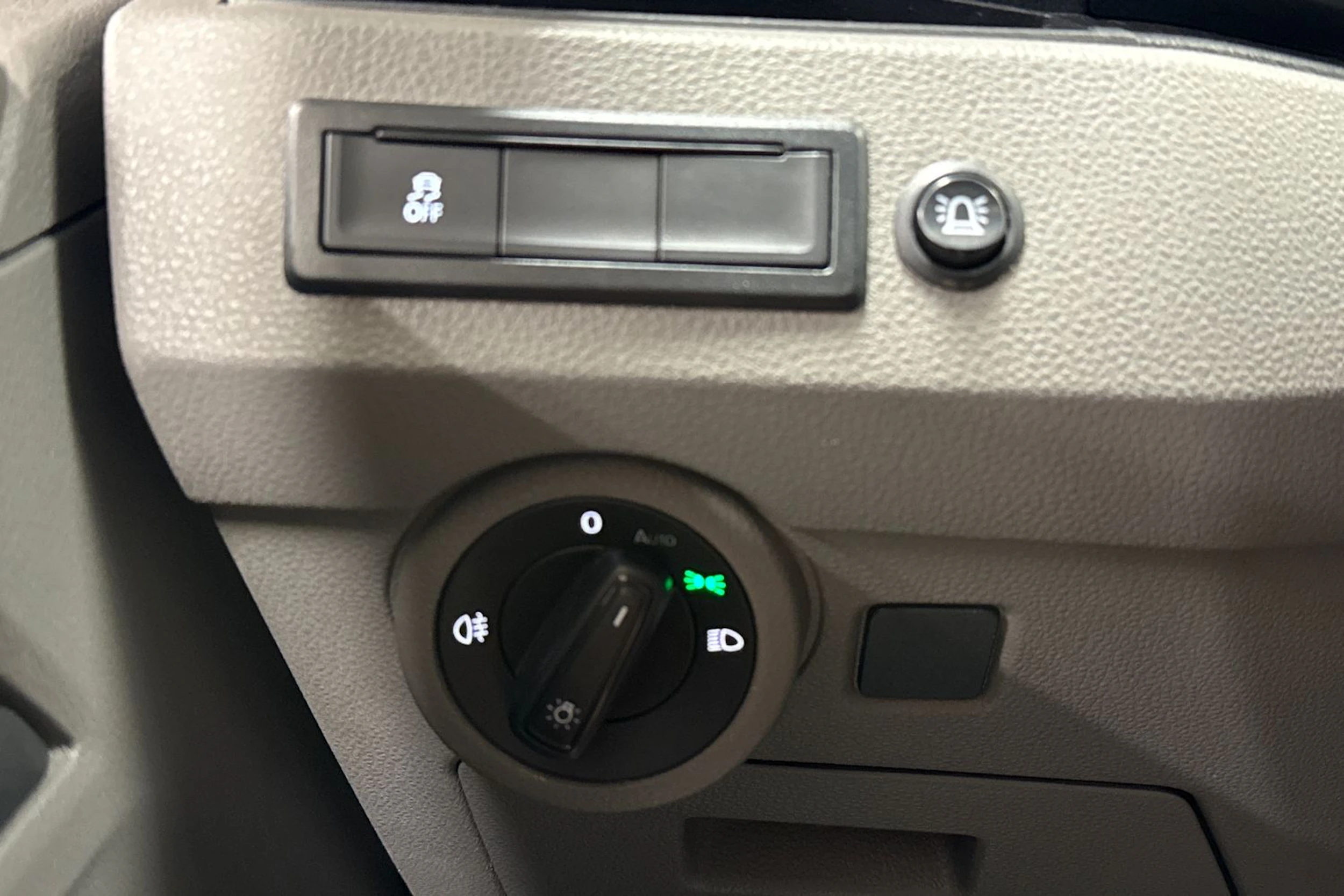 musta Volkswagen Transporter 2020 kuva 19.