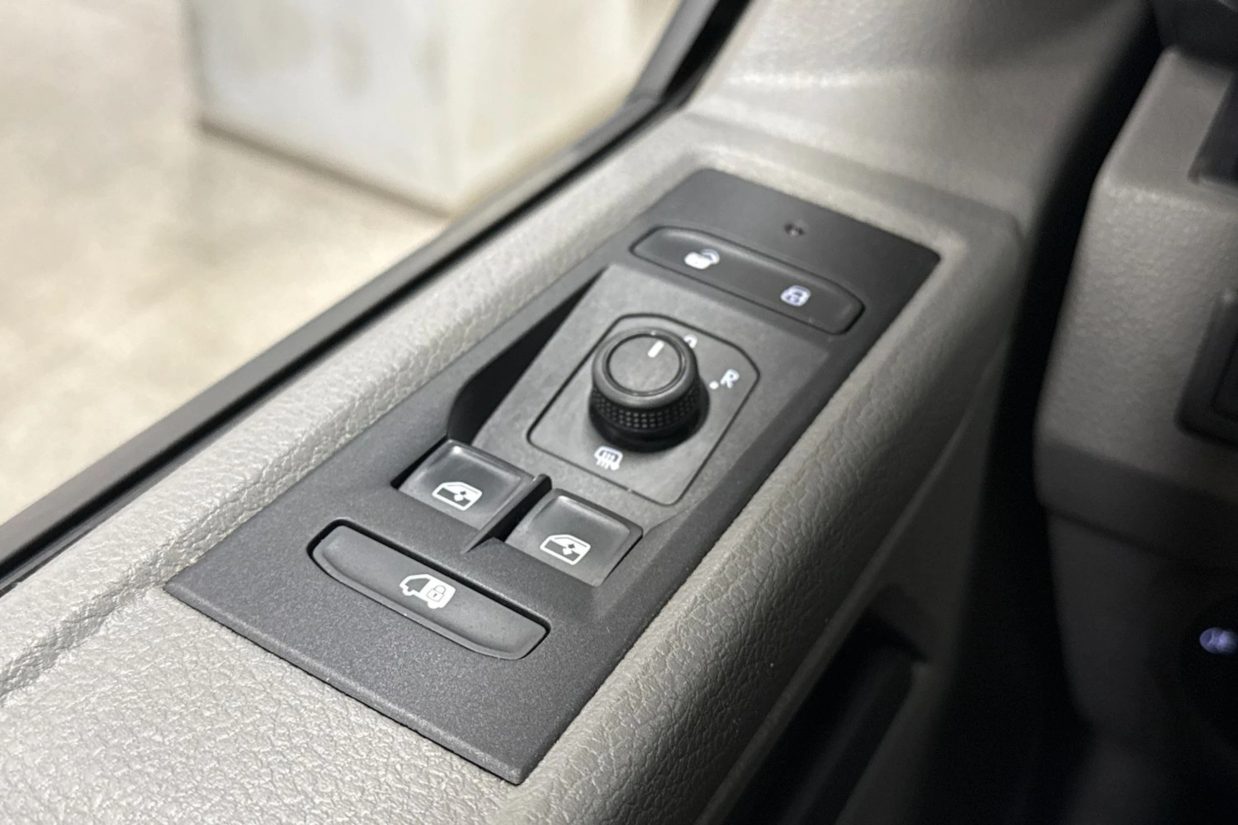 musta Volkswagen Transporter 2020 kuva 20.