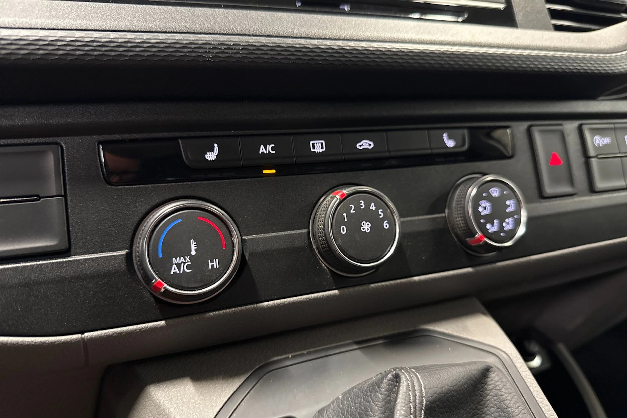 musta Volkswagen Transporter 2020 kuva 21.