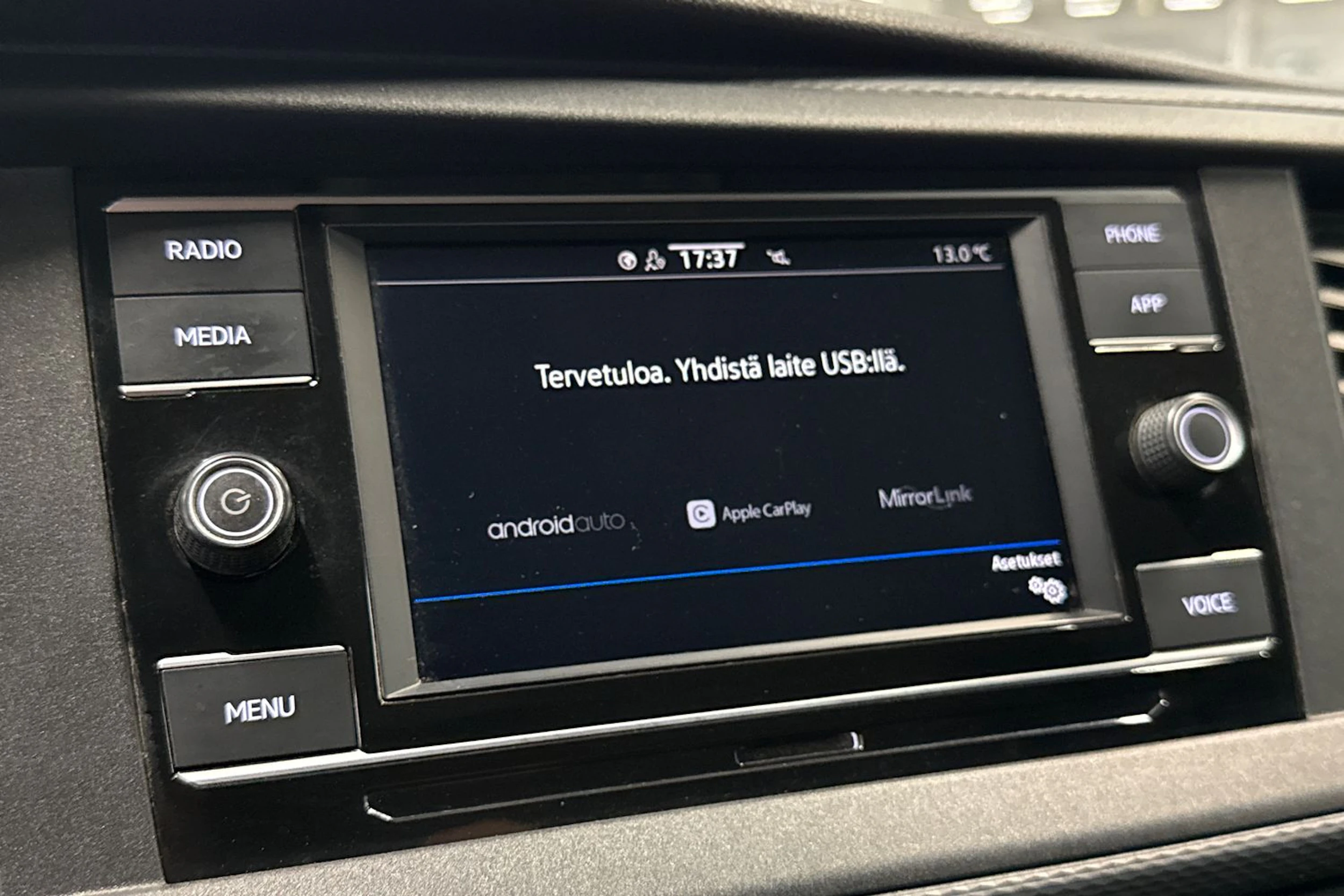 musta Volkswagen Transporter 2020 kuva 23.