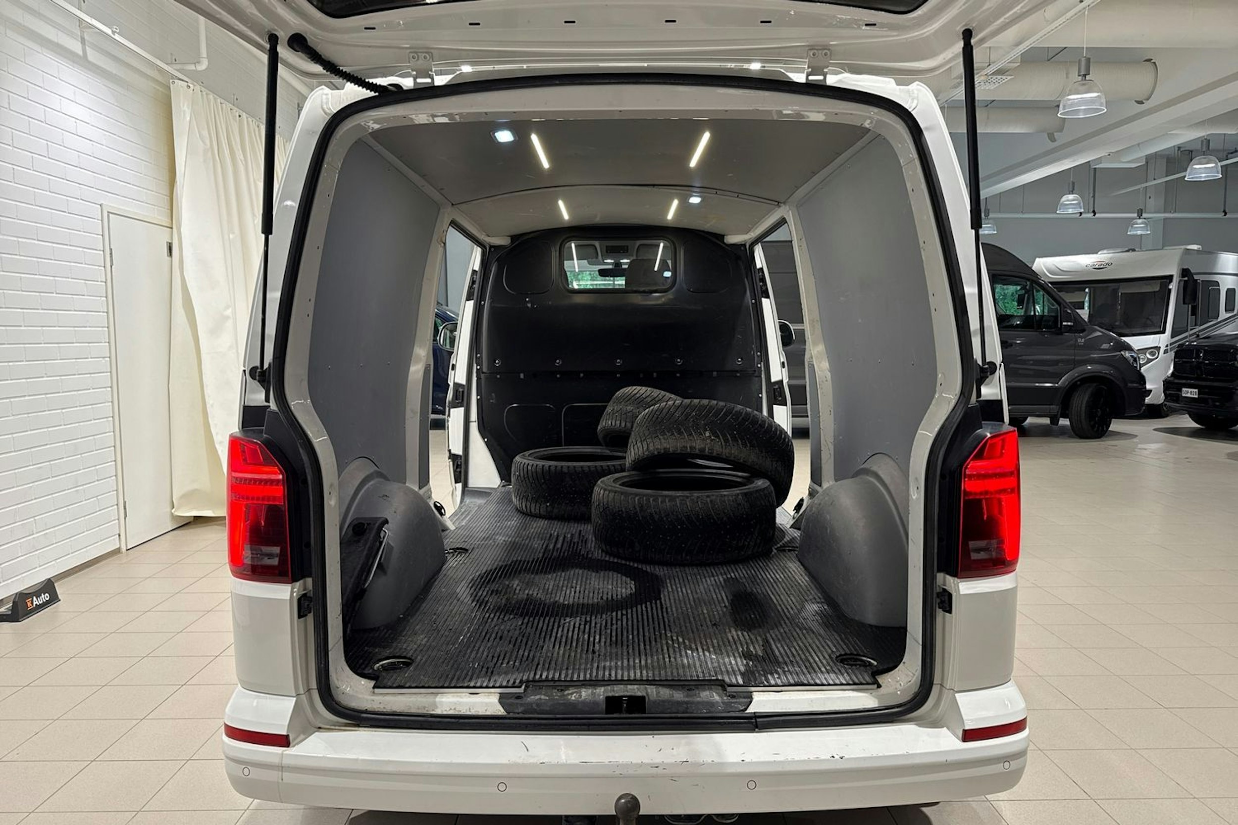 Valkoinen Volkswagen TRANSPORTER 2020 kuva 13.