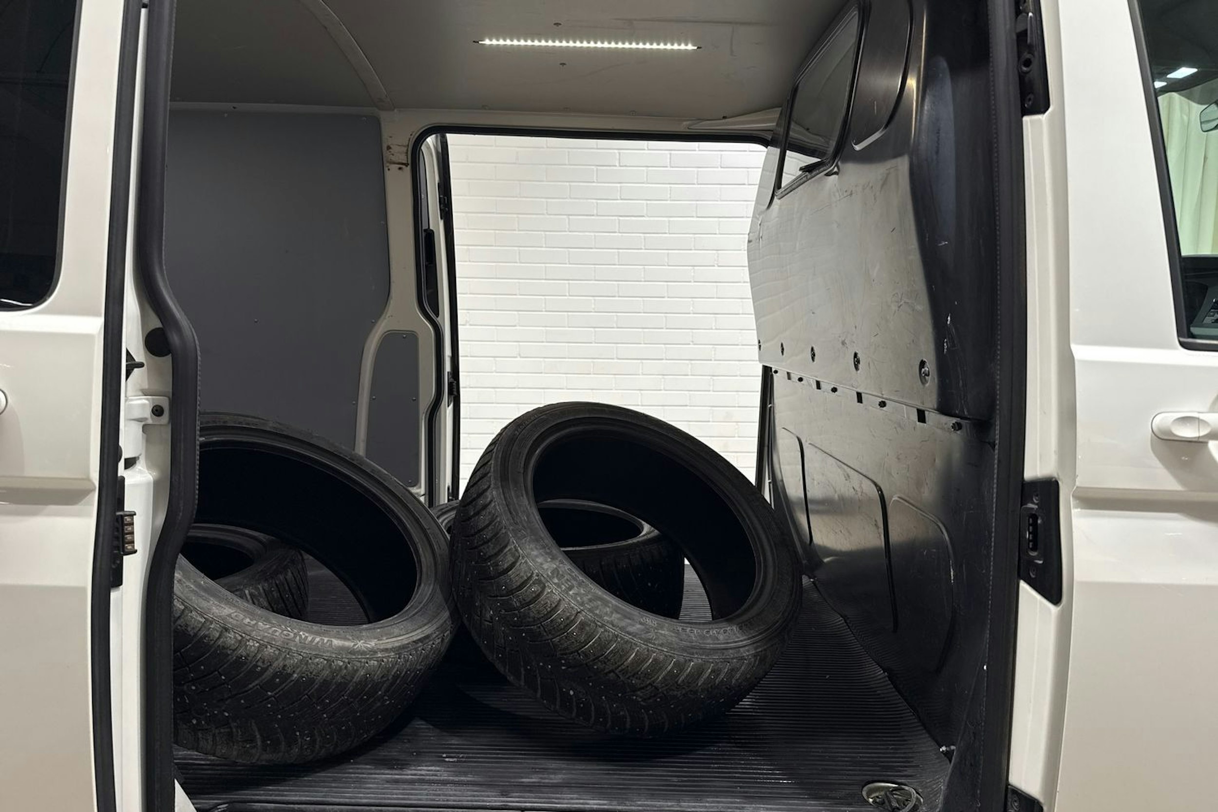 Valkoinen Volkswagen TRANSPORTER 2020 kuva 14.
