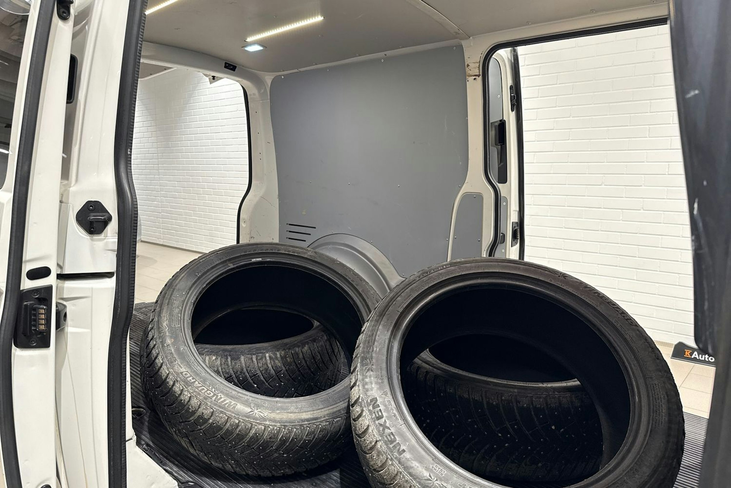 Valkoinen Volkswagen TRANSPORTER 2020 kuva 15.