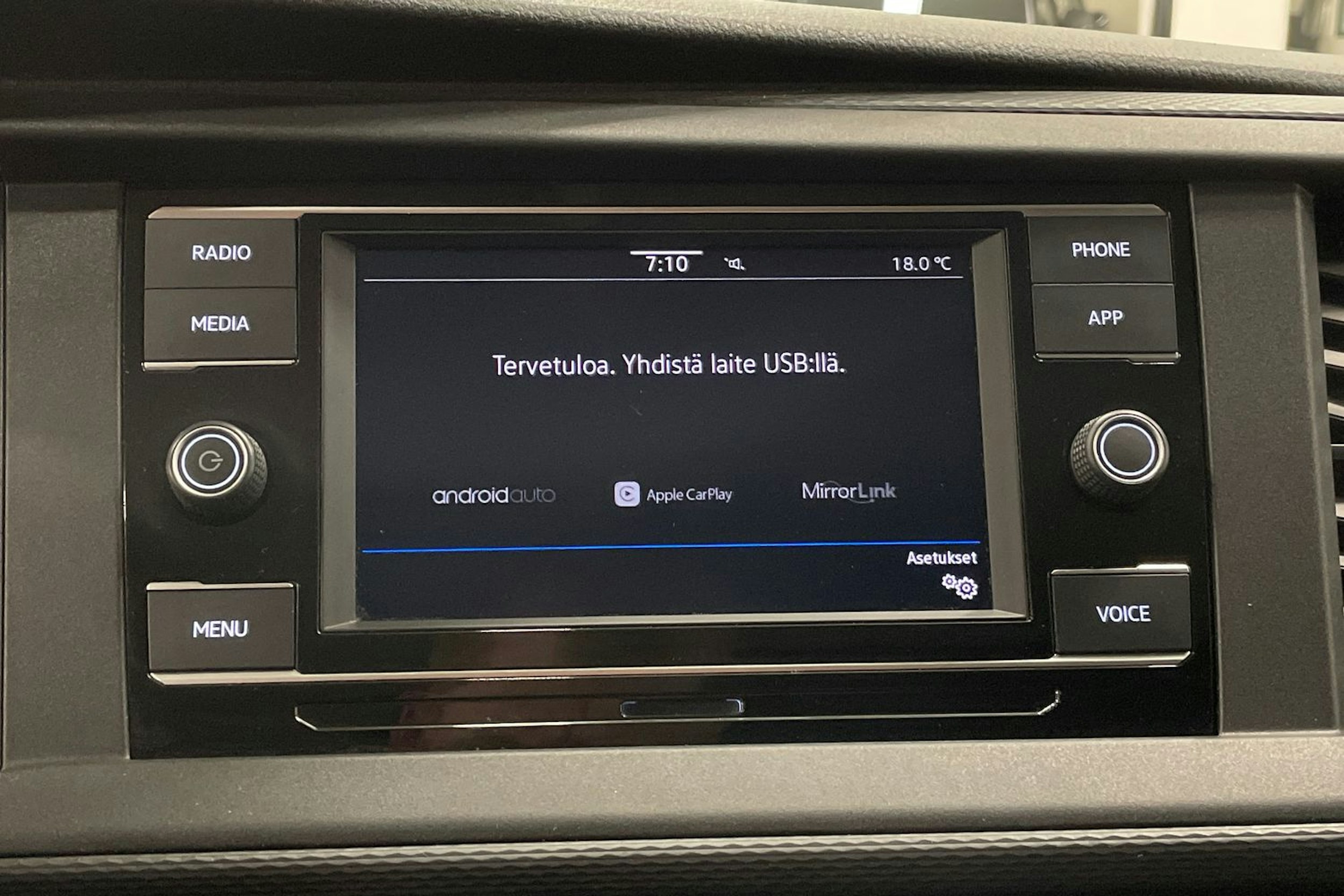 valkoinen Volkswagen Transporter 2020 kuva 22.