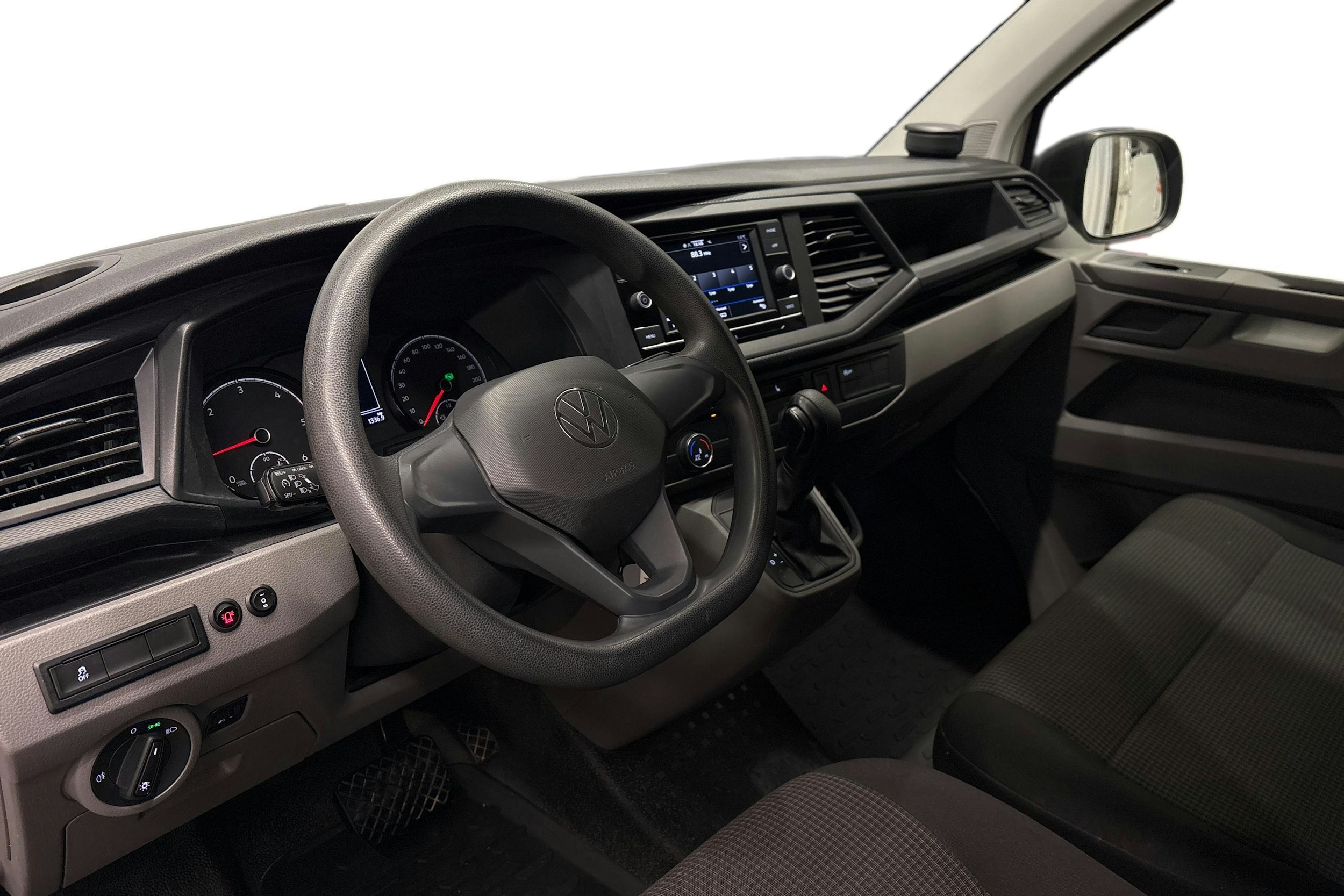 valkoinen Volkswagen Transporter 2020 kuva 6.