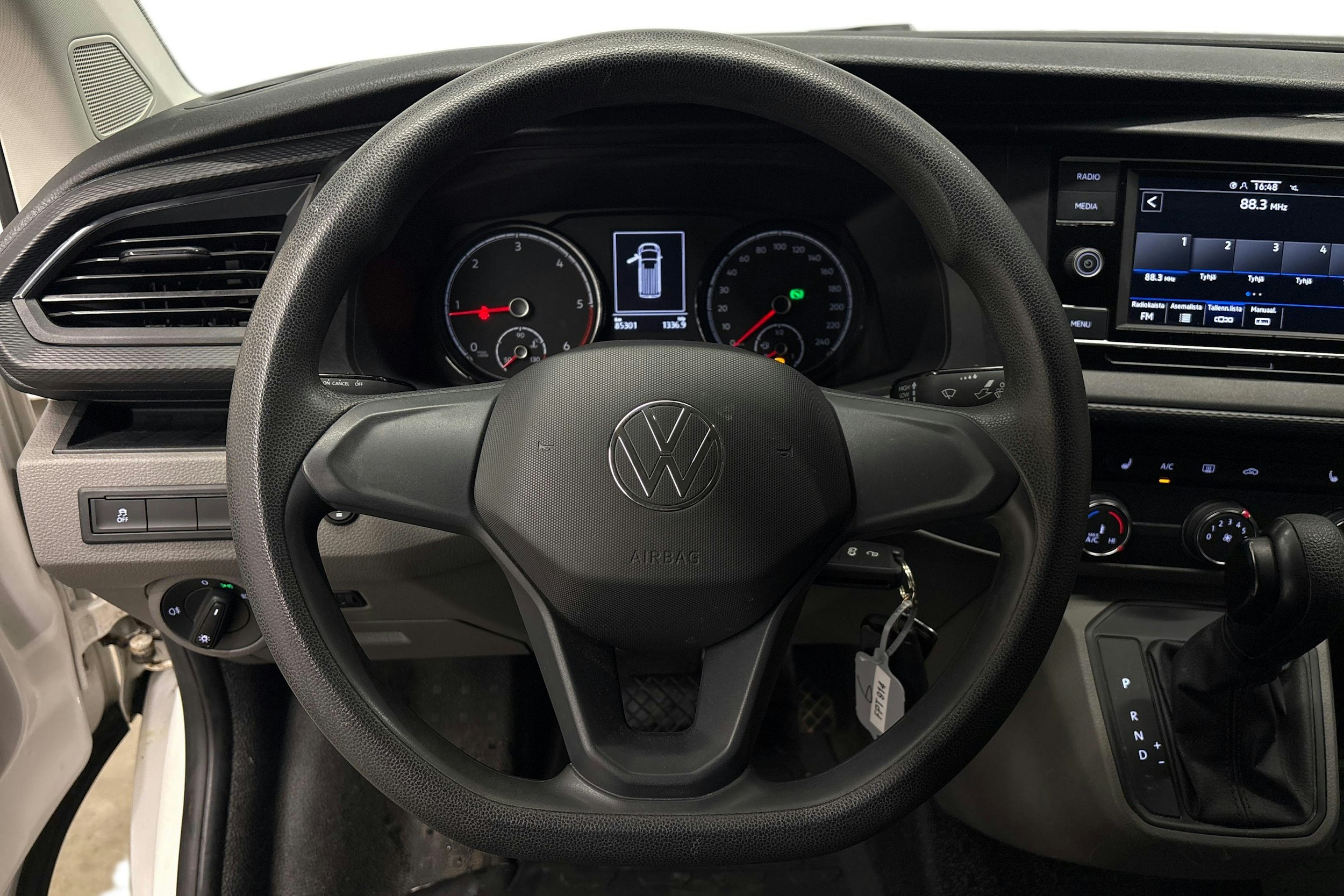 valkoinen Volkswagen Transporter 2020 kuva 8.