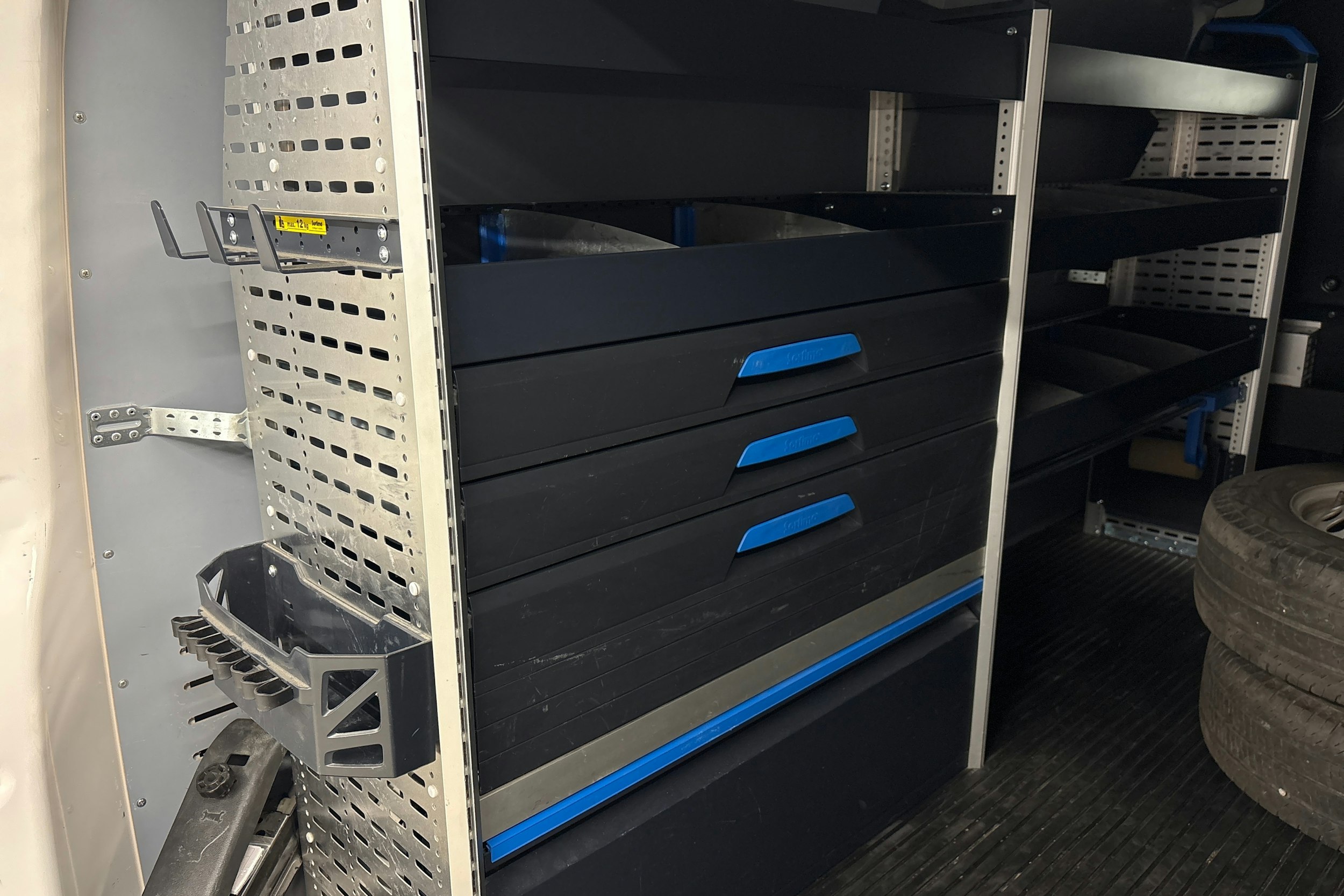 valkoinen Volkswagen Transporter 2020 kuva 14.