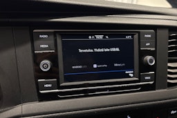 valkoinen Volkswagen Transporter 2020 kuva 16.