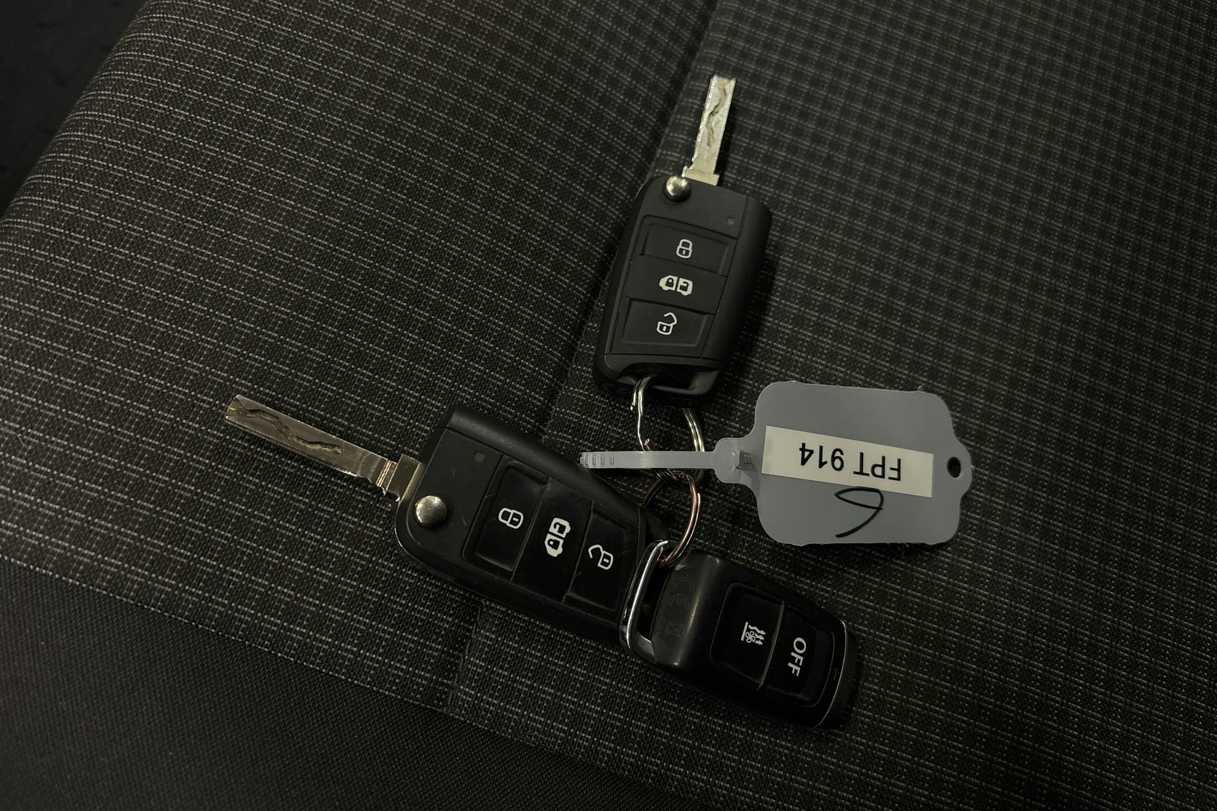 valkoinen Volkswagen Transporter 2020 kuva 19.