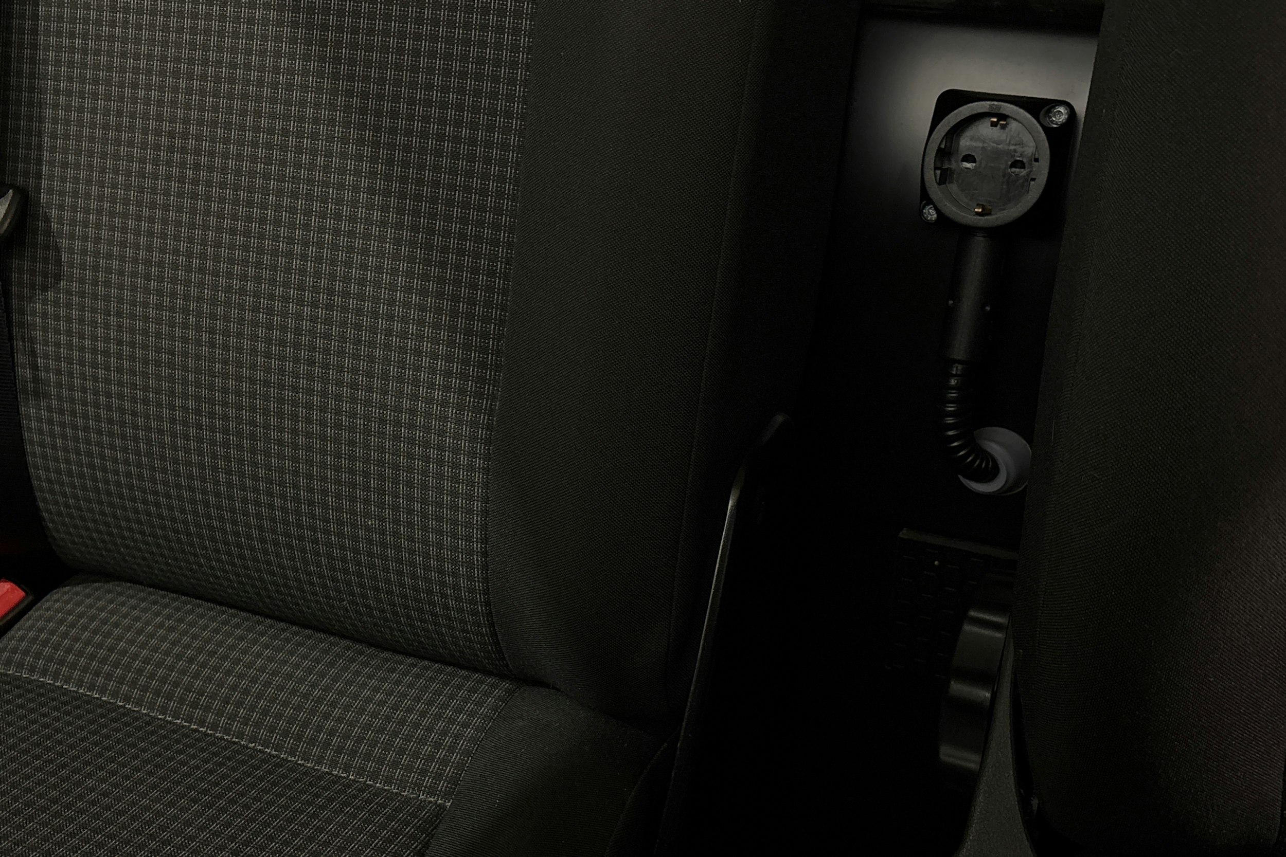 valkoinen Volkswagen Transporter 2020 kuva 20.