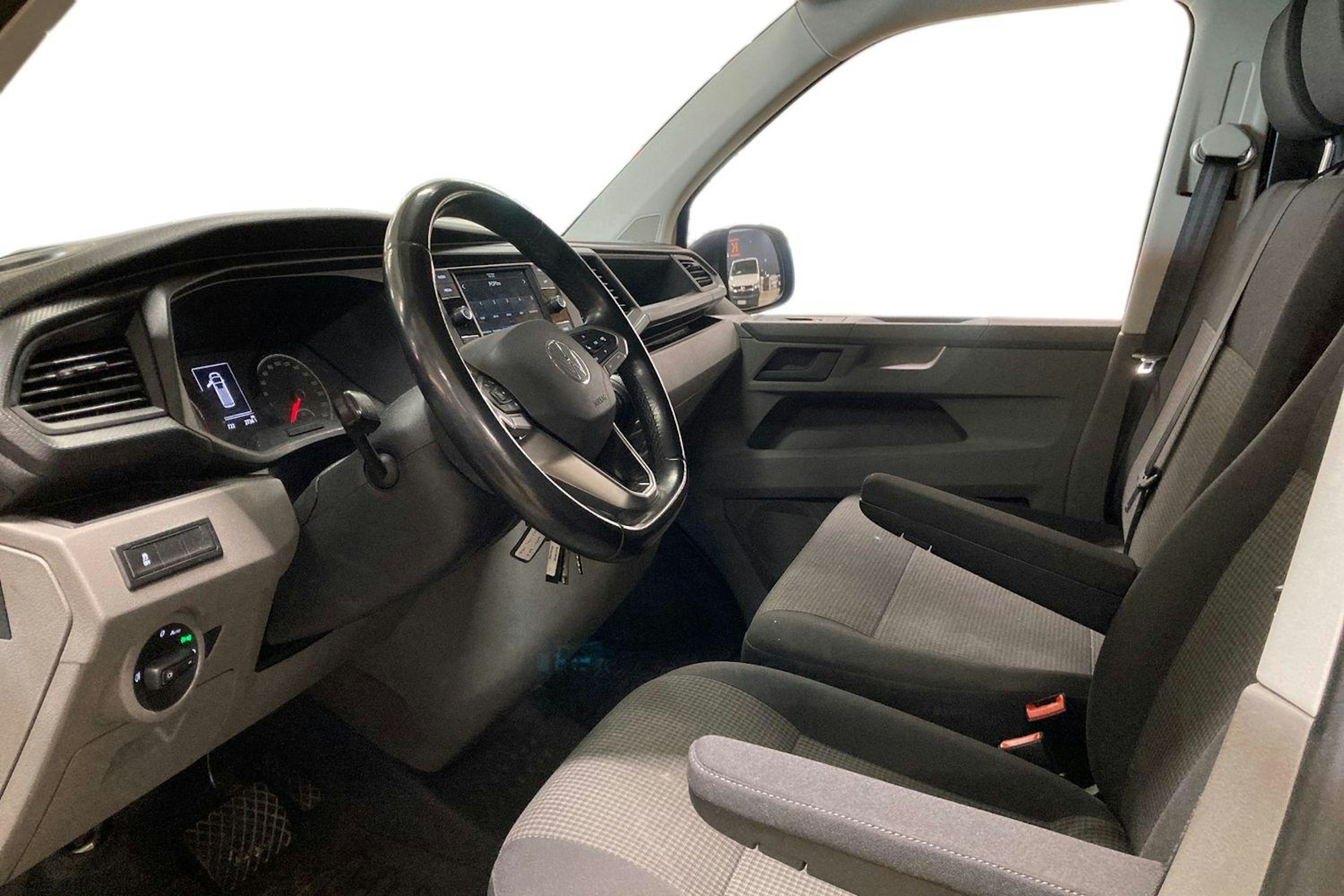 harmaa Volkswagen Transporter 2020 kuva 3.
