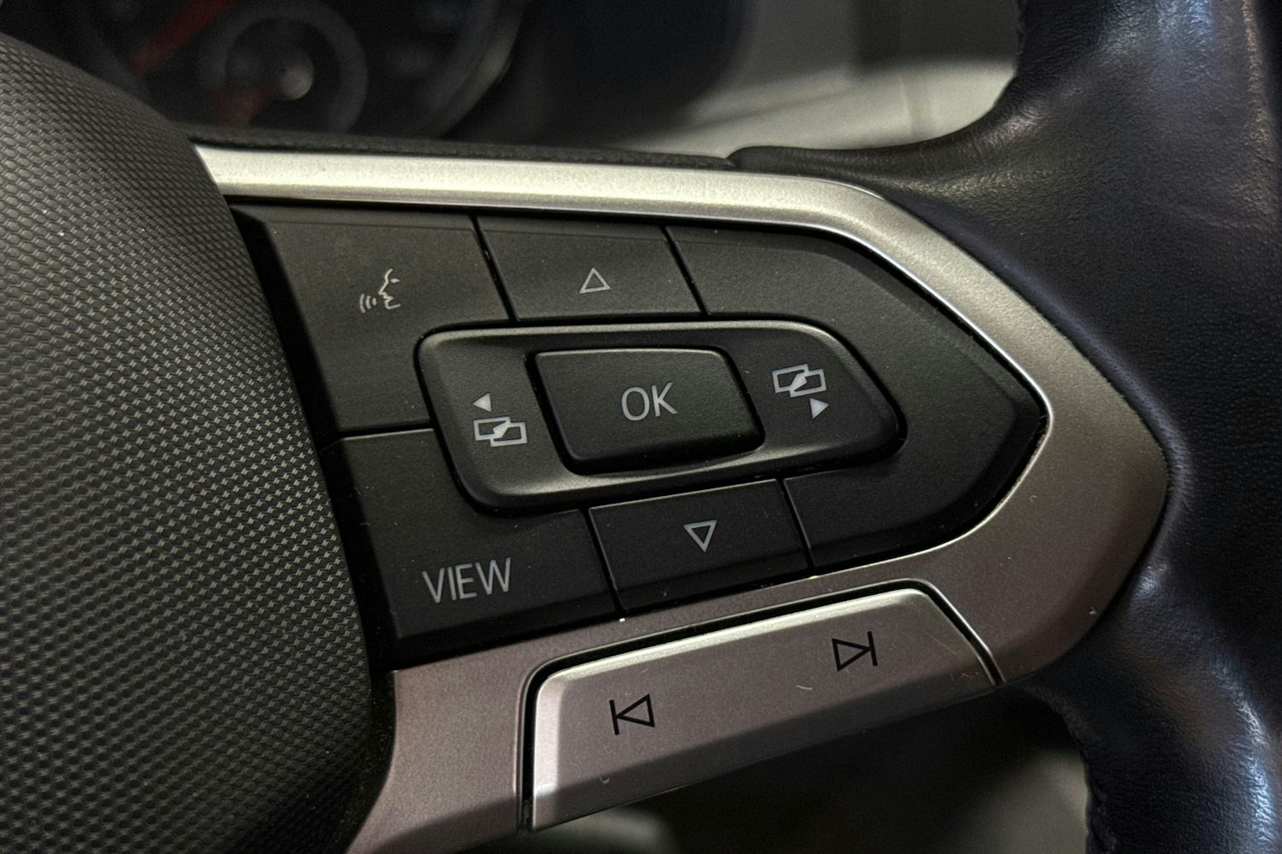 harmaa Volkswagen Transporter 2020 kuva 16.