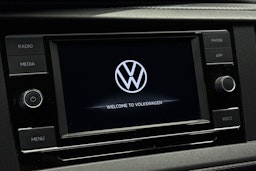 harmaa Volkswagen Transporter 2020 kuva 17.