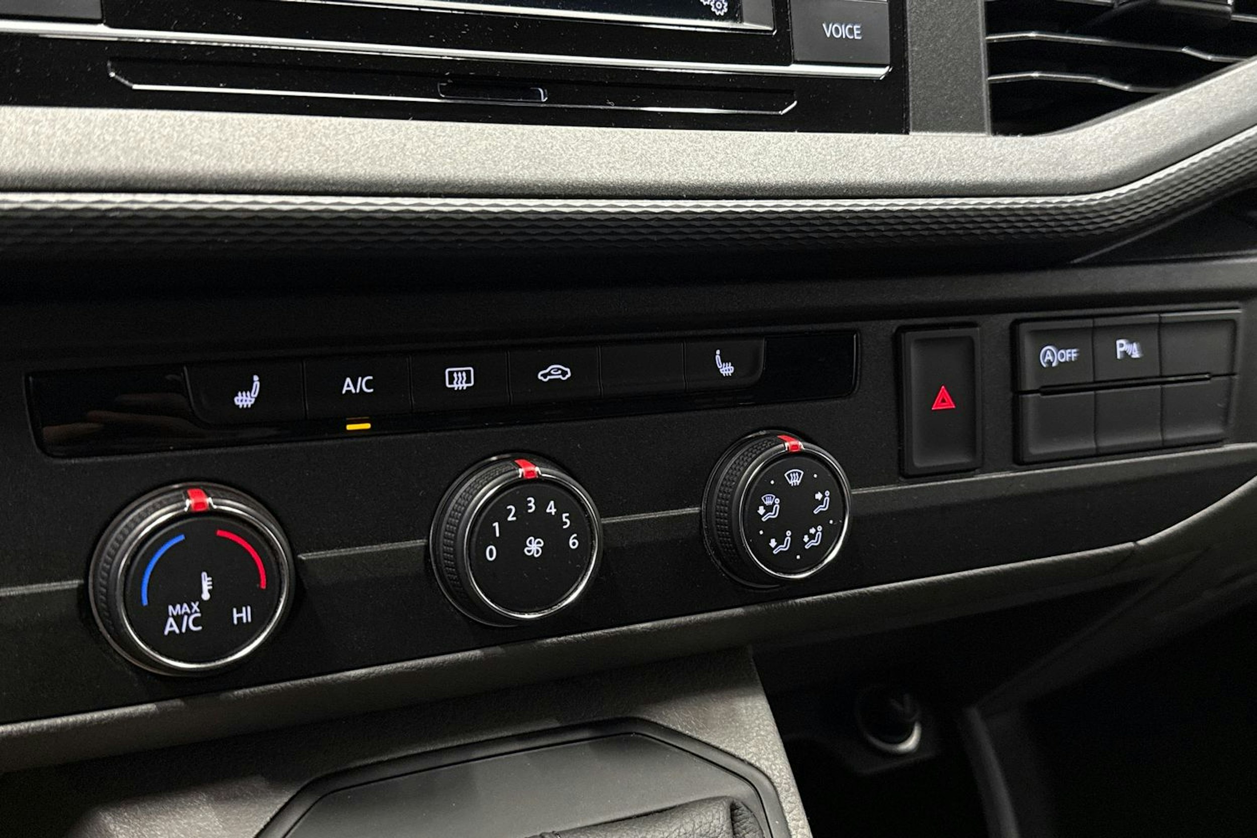 harmaa Volkswagen Transporter 2020 kuva 22.