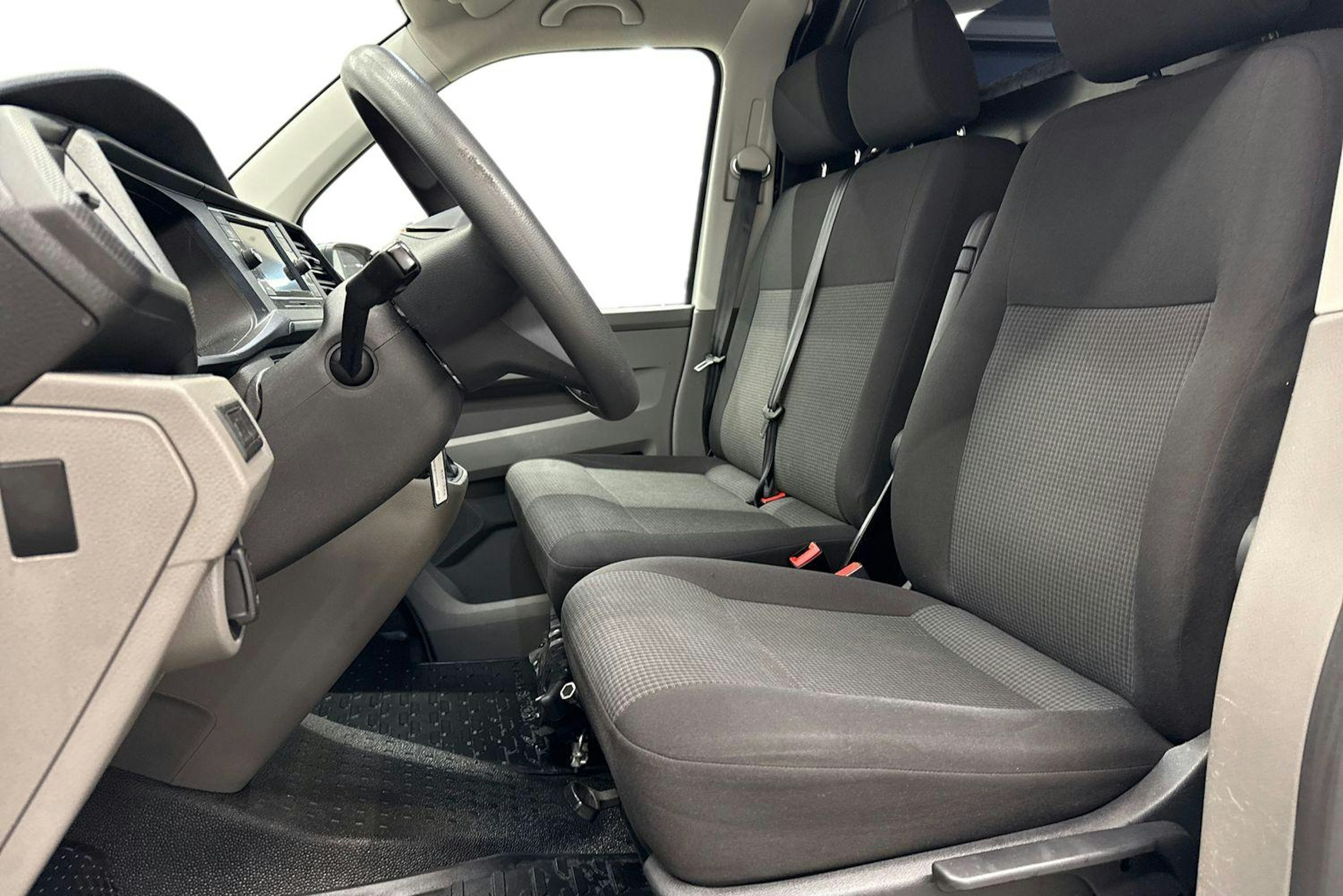 valkoinen Volkswagen Transporter 2021 kuva 8.