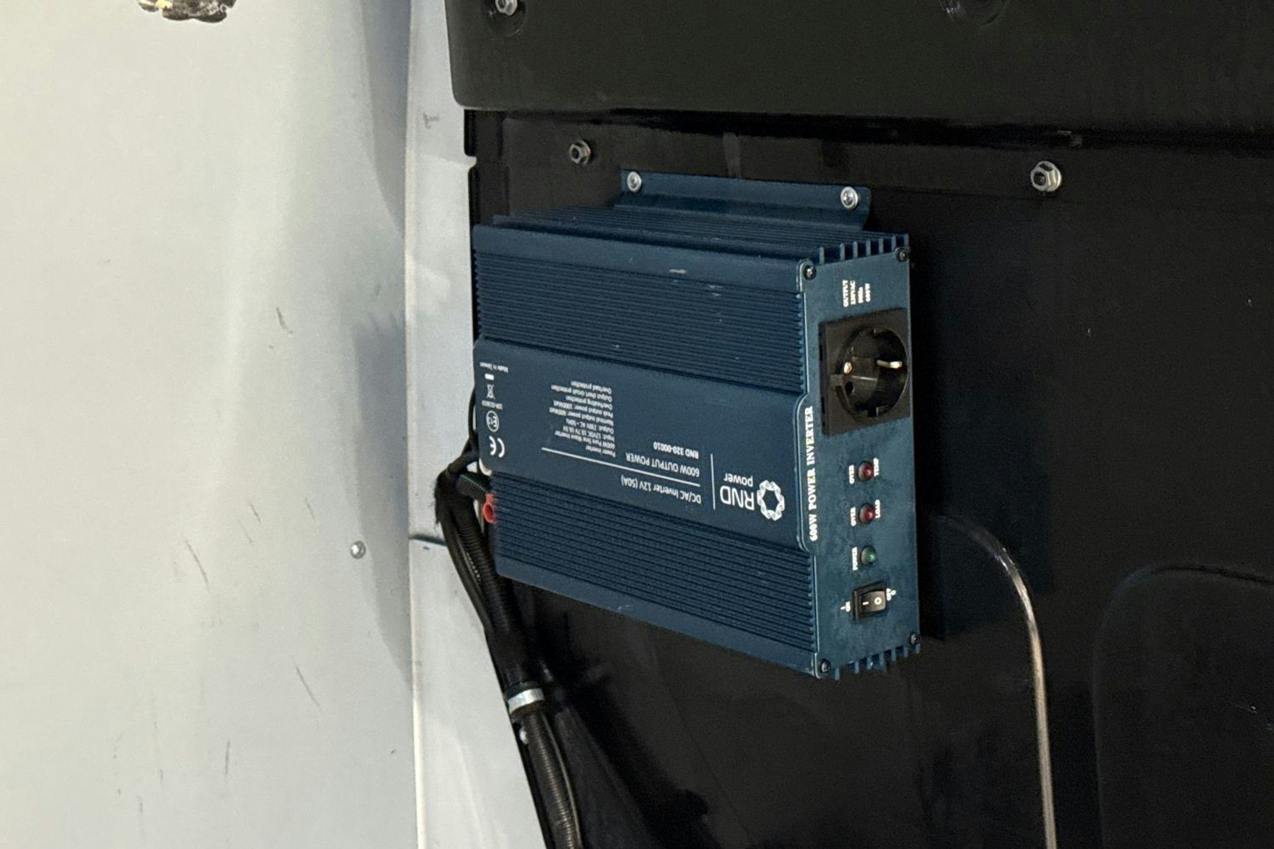 valkoinen Volkswagen Transporter 2021 kuva 16.