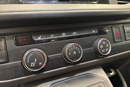 valkoinen Volkswagen Transporter 2021 kuva 18.