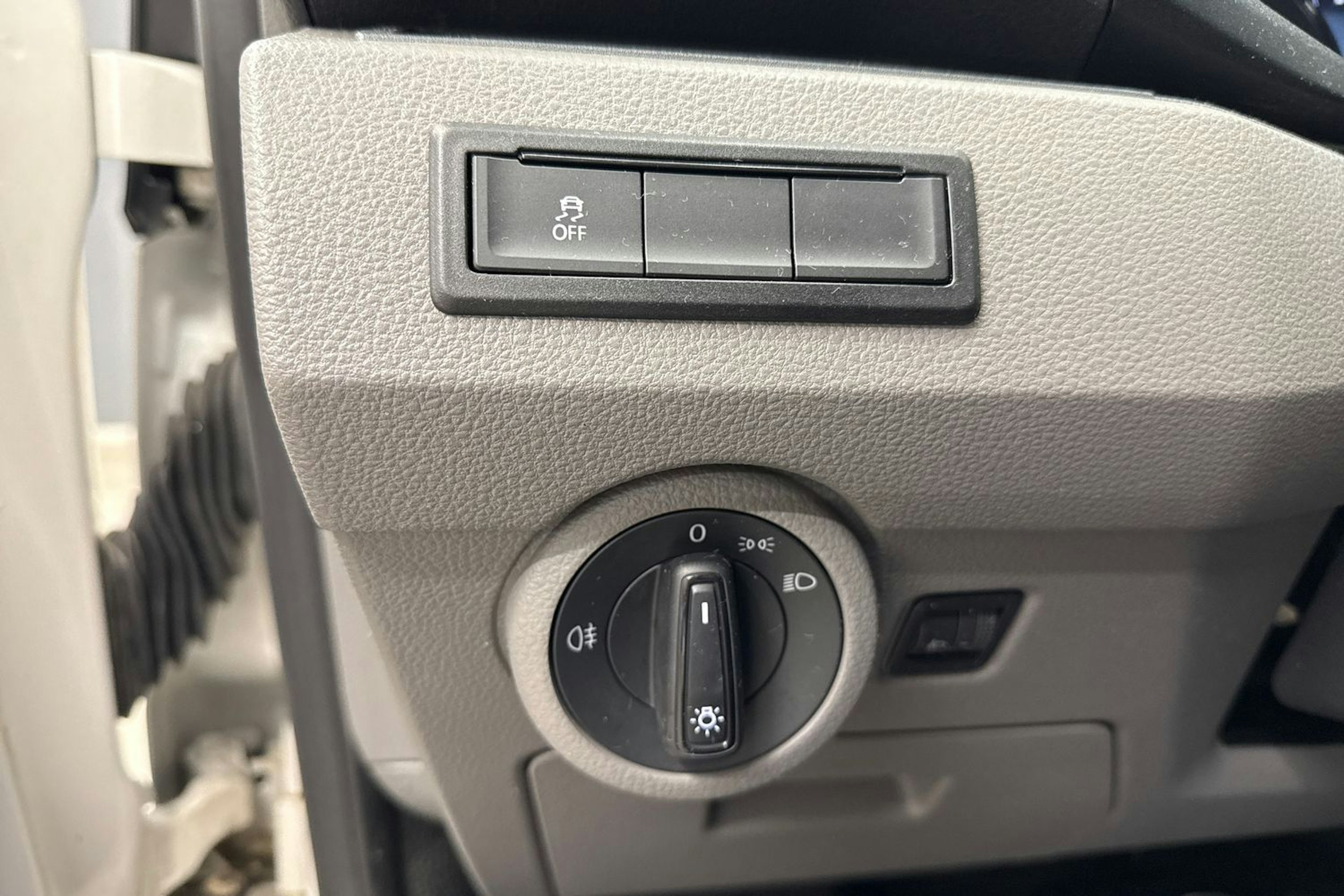 valkoinen Volkswagen Transporter 2021 kuva 21.