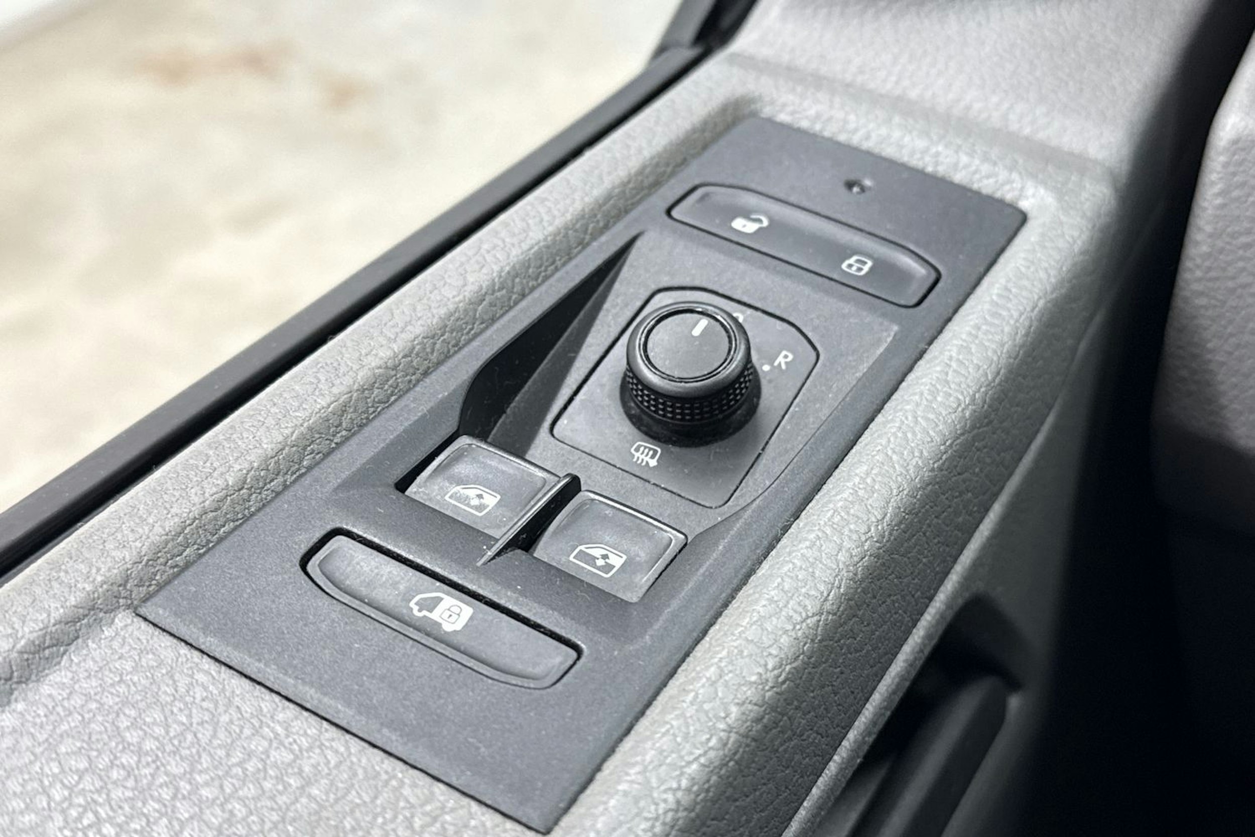 valkoinen Volkswagen Transporter 2021 kuva 22.