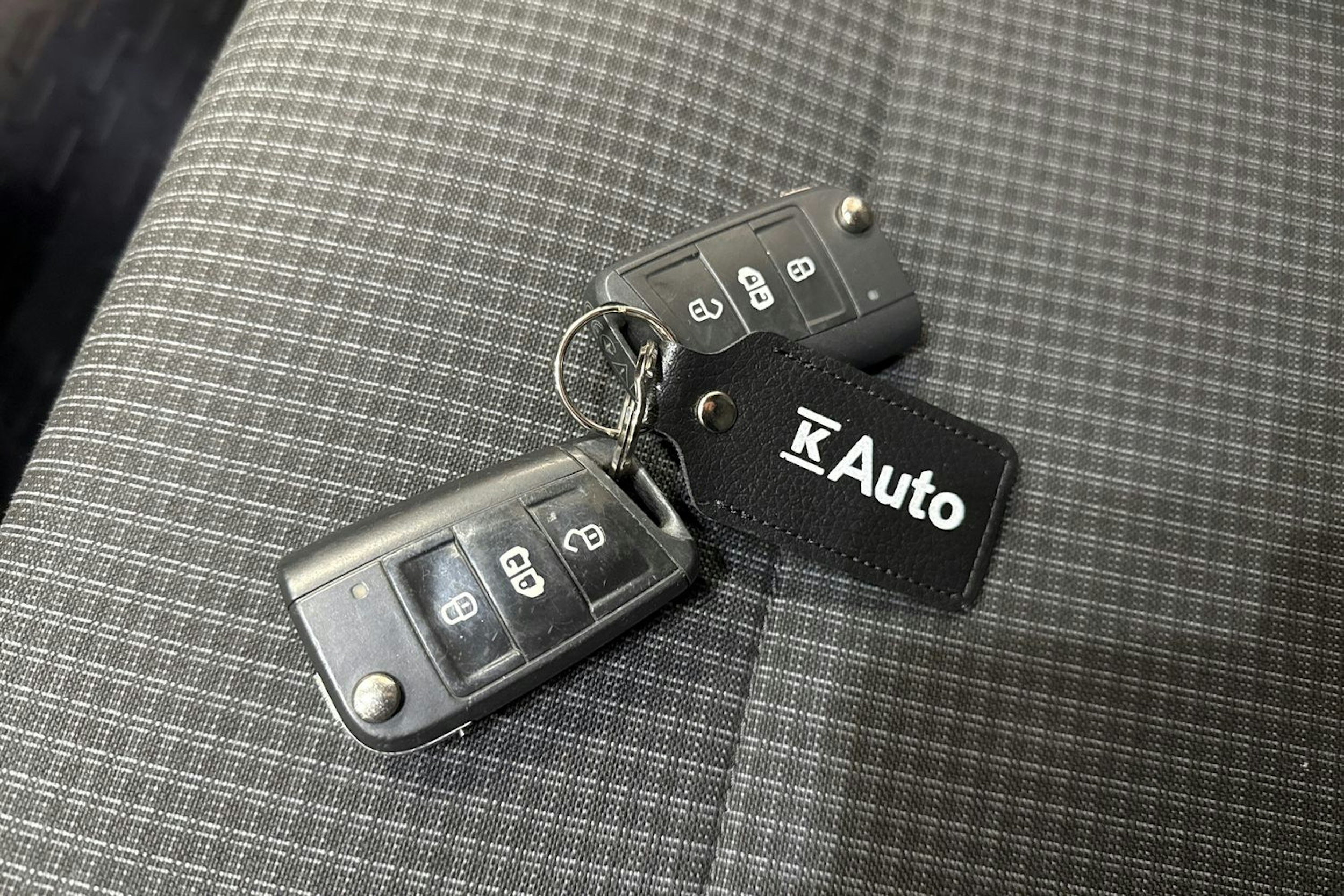 valkoinen Volkswagen Transporter 2021 kuva 24.