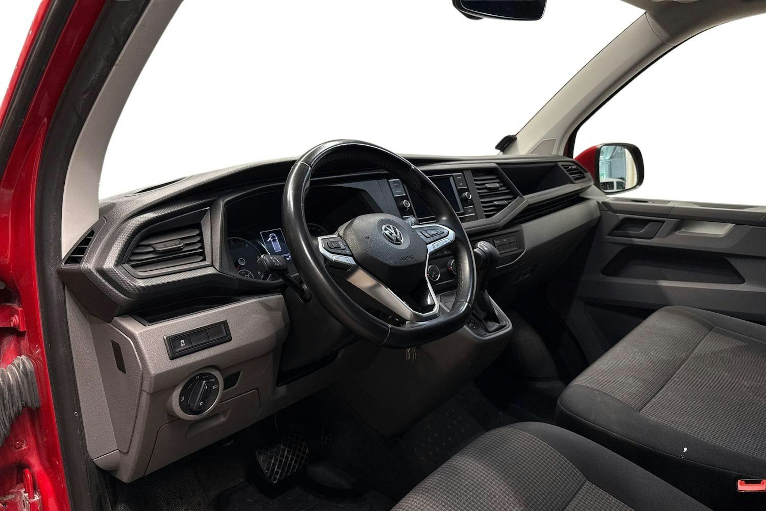 punainen Volkswagen Transporter 2020 kuva 6.
