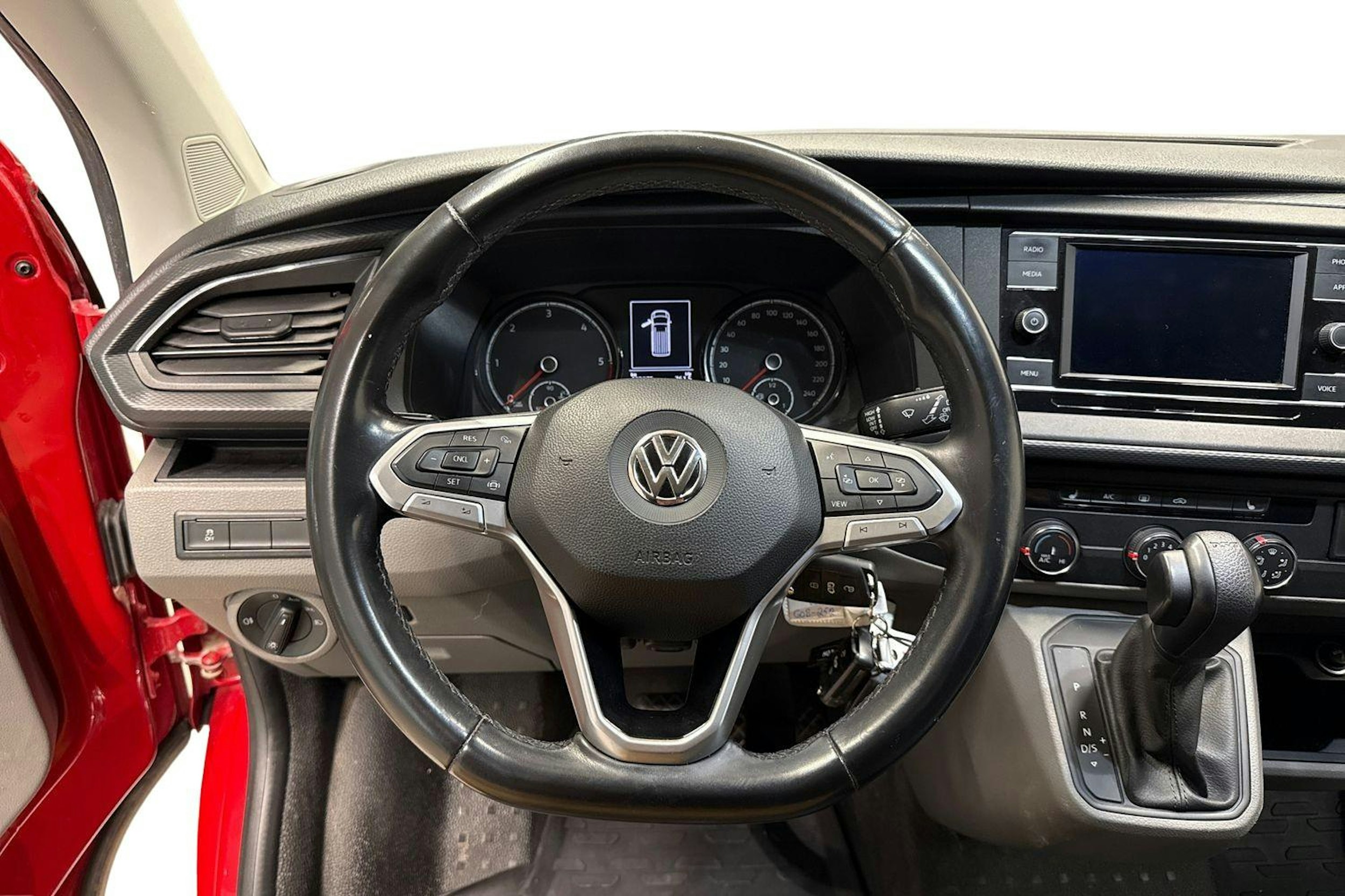punainen Volkswagen Transporter 2020 kuva 7.