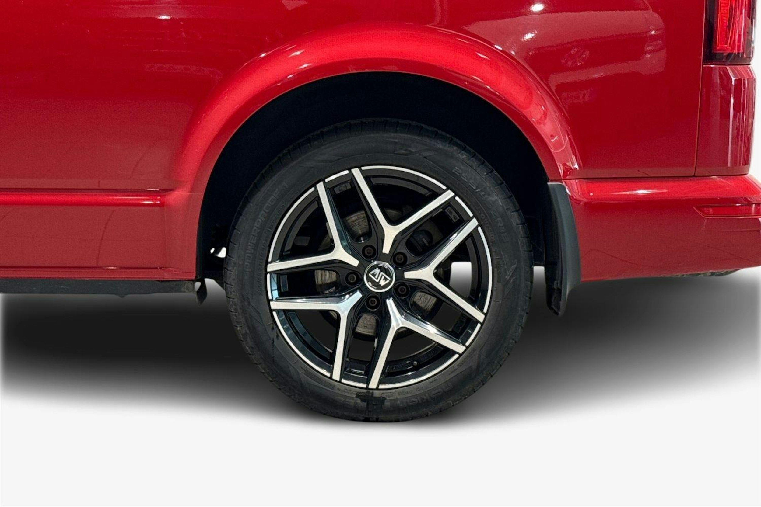 punainen Volkswagen Transporter 2020 kuva 9.