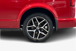 punainen Volkswagen Transporter 2020 kuva 9.