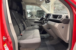 punainen Volkswagen Transporter 2020 kuva 10.