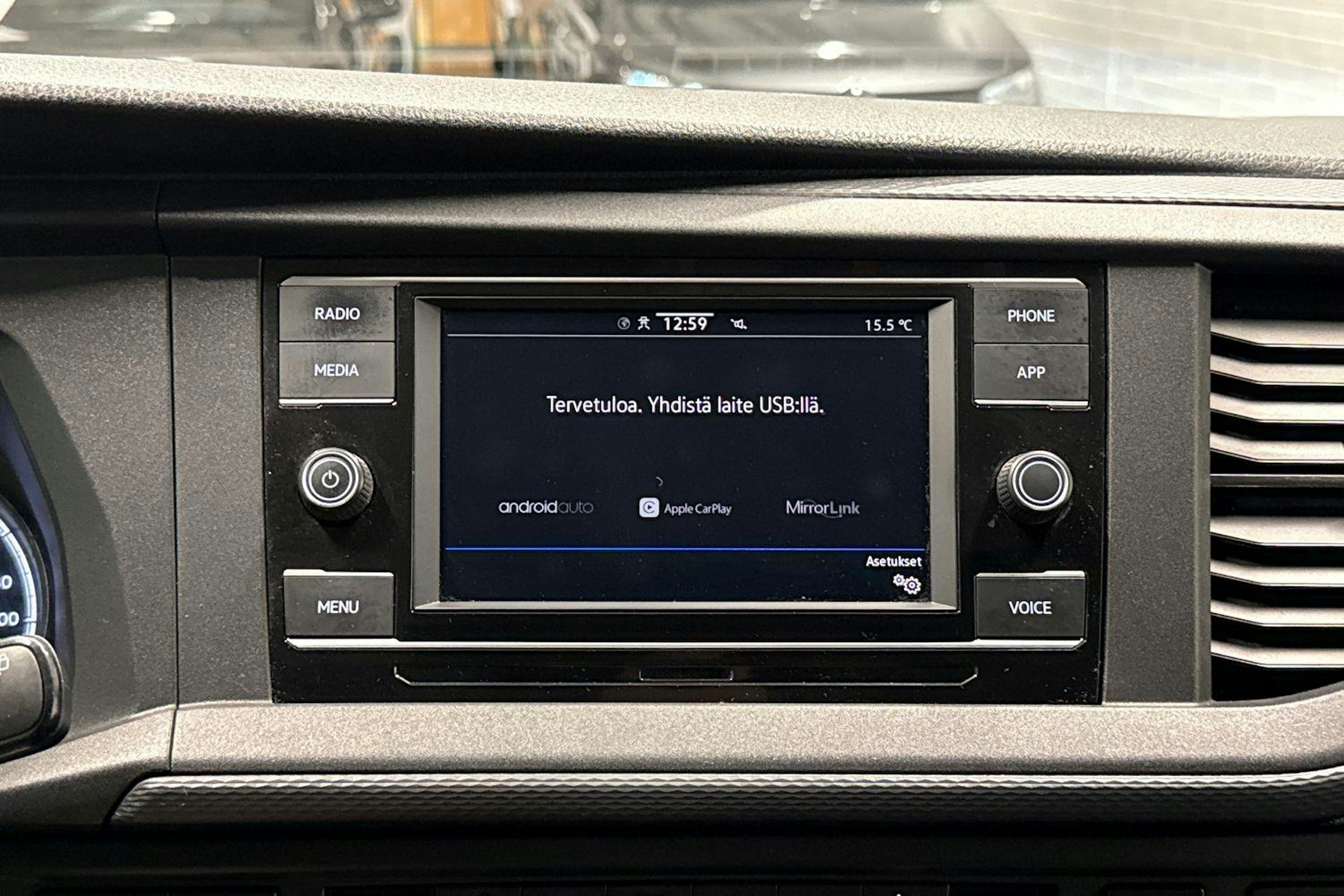 punainen Volkswagen Transporter 2020 kuva 16.