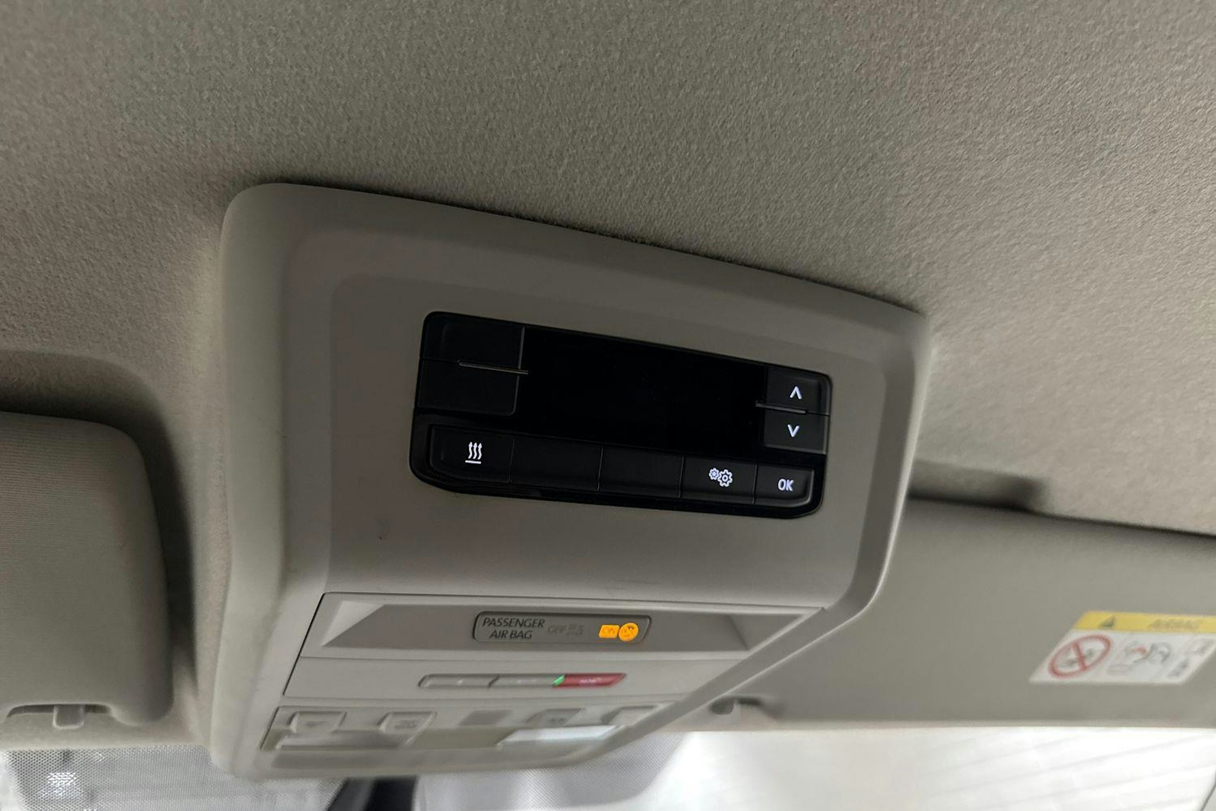 punainen Volkswagen Transporter 2020 kuva 17.