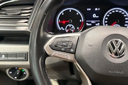 punainen Volkswagen Transporter 2020 kuva 18.