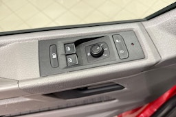 punainen Volkswagen Transporter 2020 kuva 20.