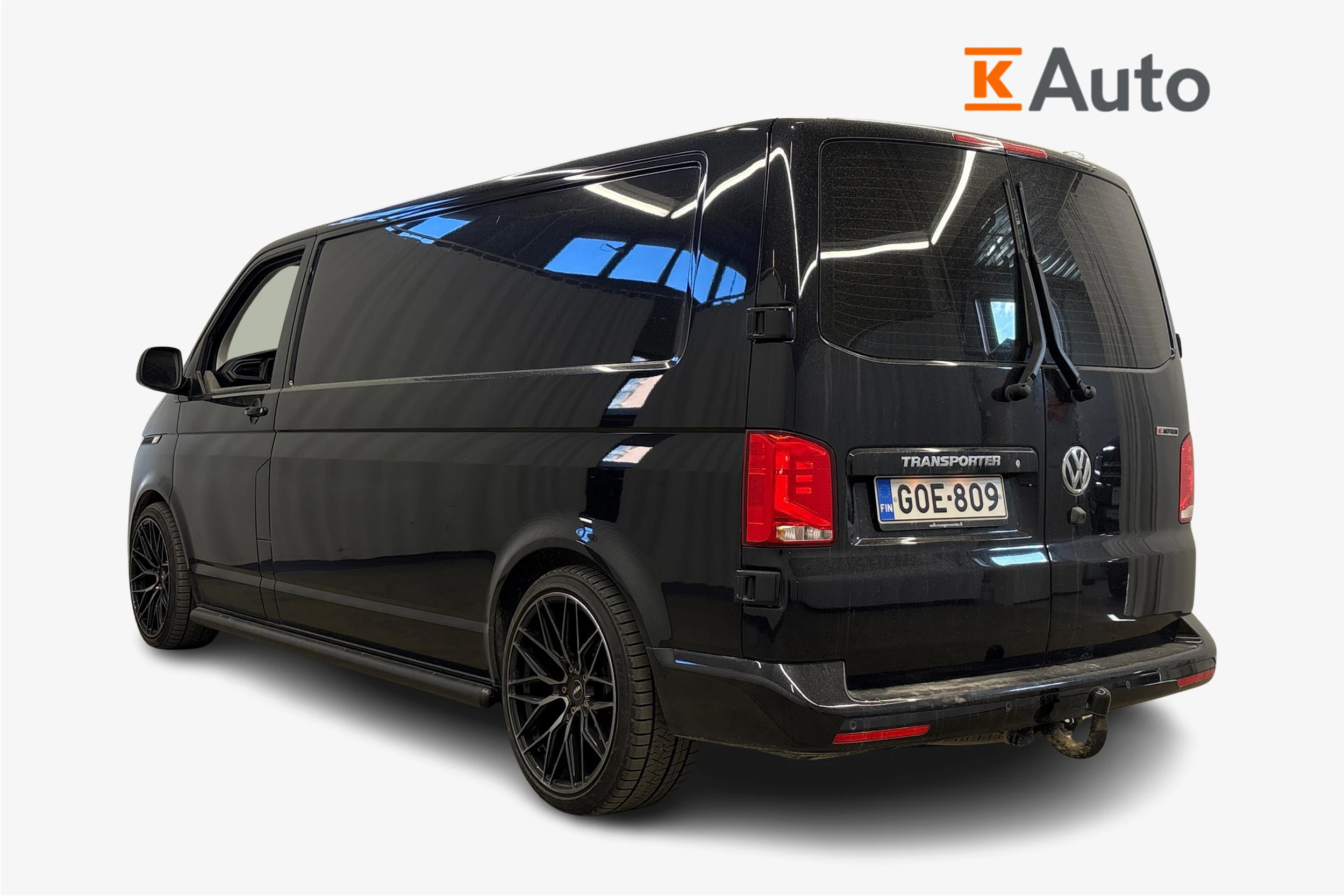 musta Volkswagen Transporter 2020 kuva 2.