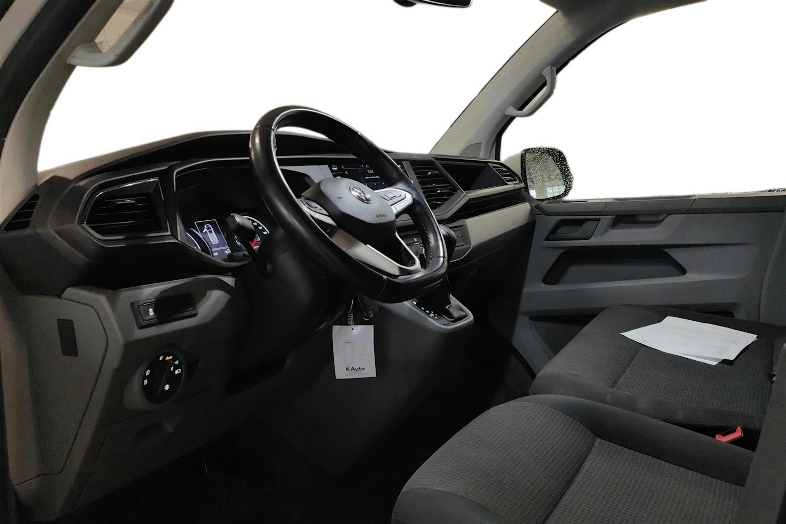 valkoinen Volkswagen Transporter 2020 kuva 3.