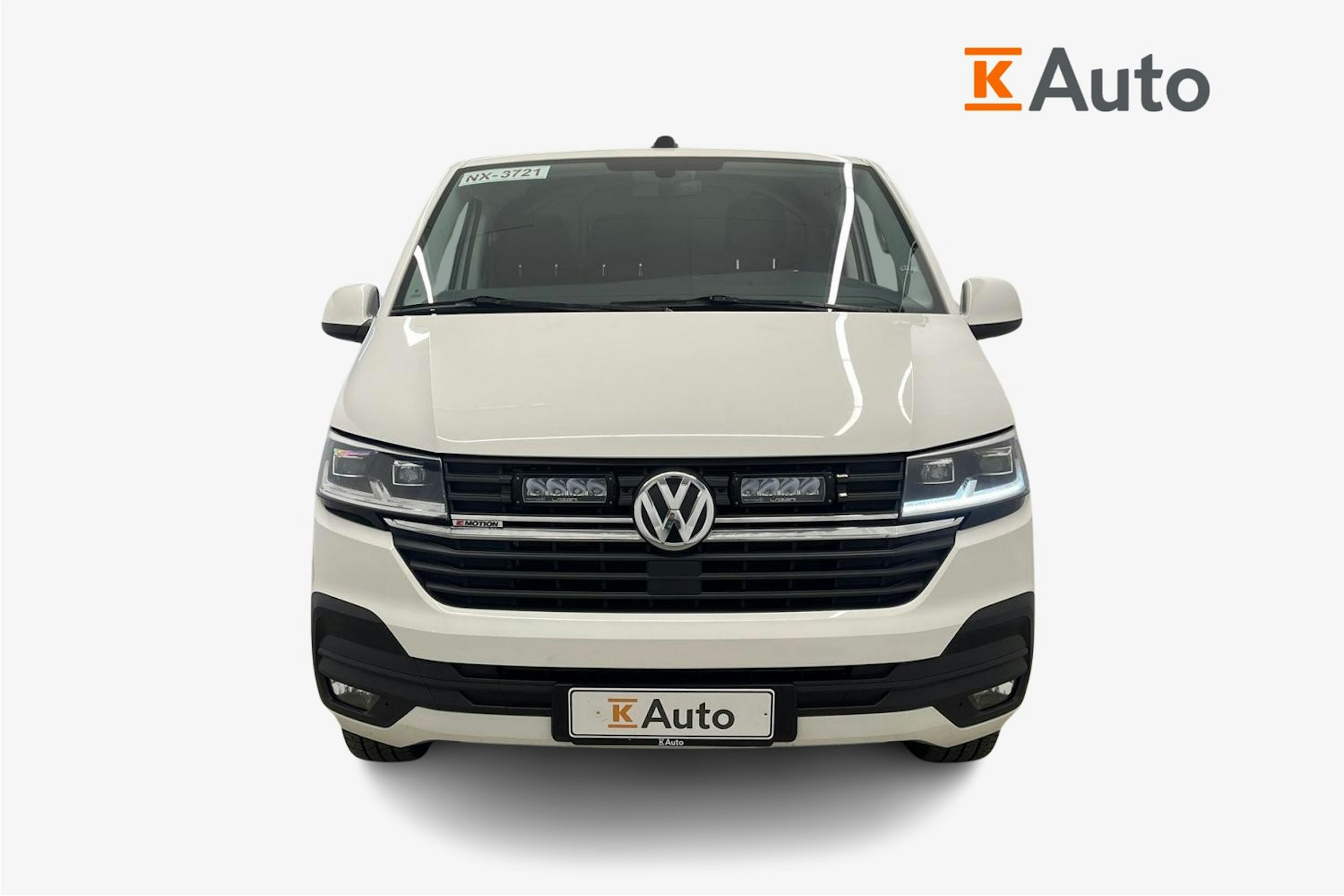 valkoinen Volkswagen Transporter 2020 kuva 5.