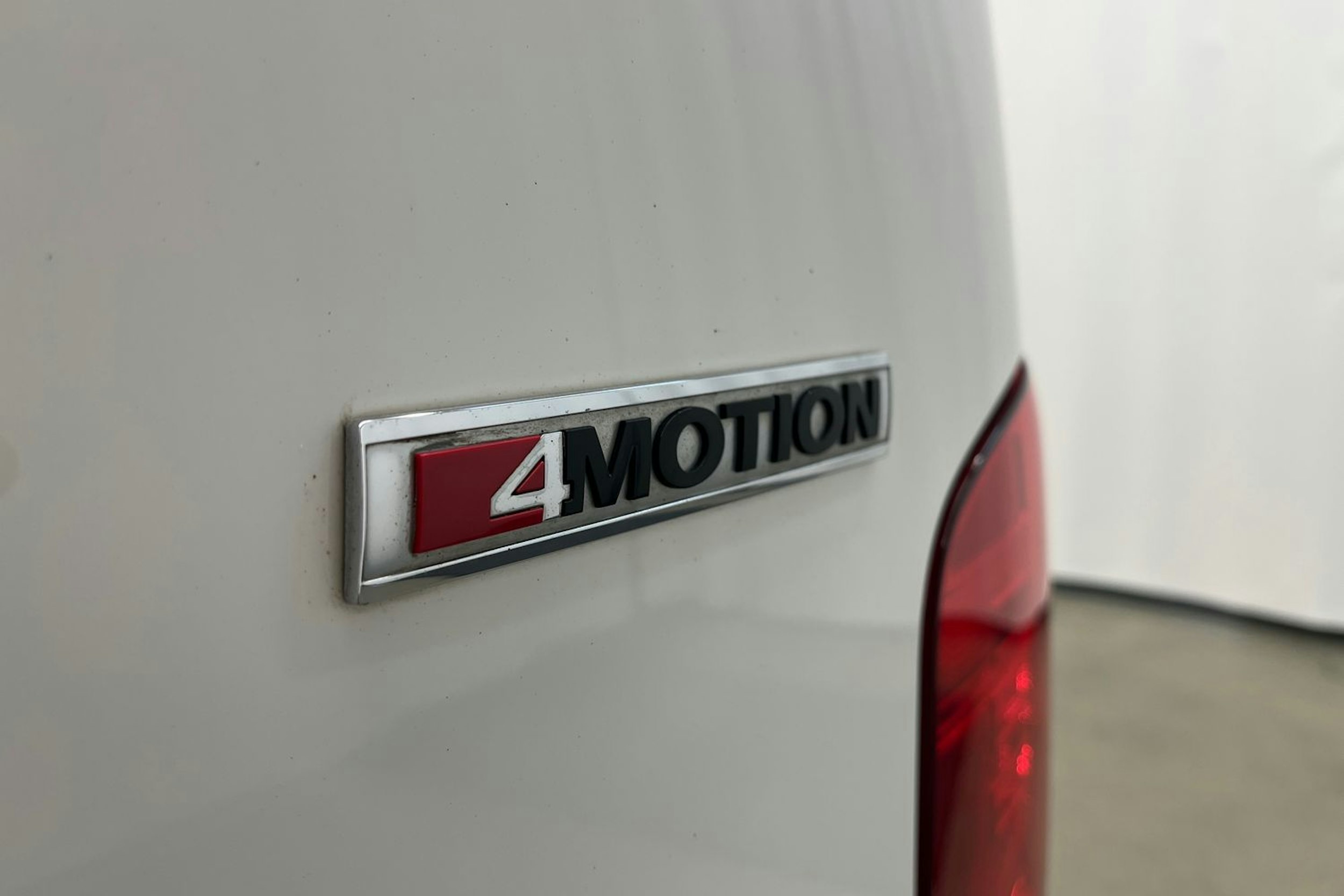 valkoinen Volkswagen Transporter 2020 kuva 14.