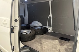 valkoinen Volkswagen Transporter 2020 kuva 18.