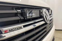 valkoinen Volkswagen Transporter 2020 kuva 20.