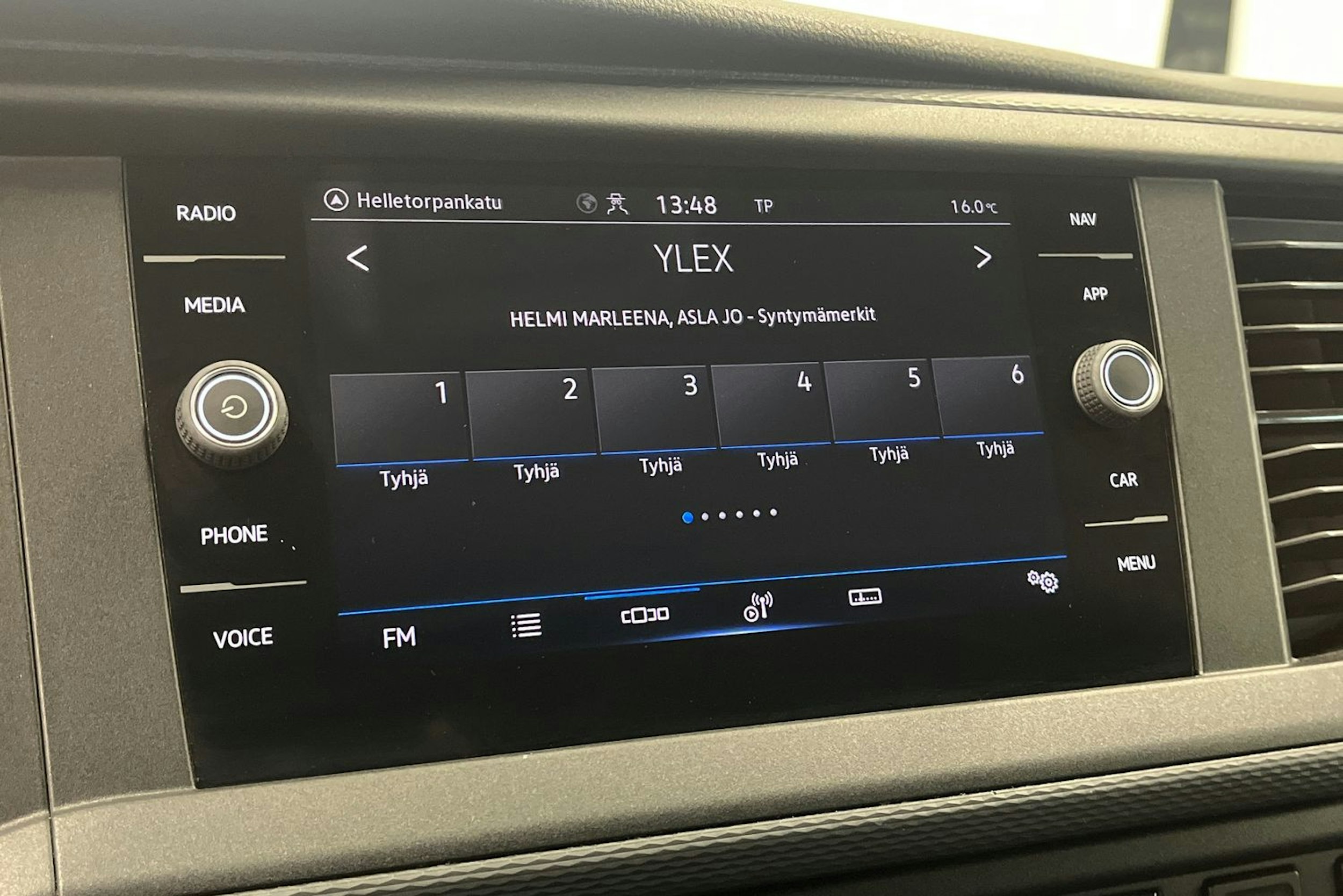 valkoinen Volkswagen Transporter 2020 kuva 26.