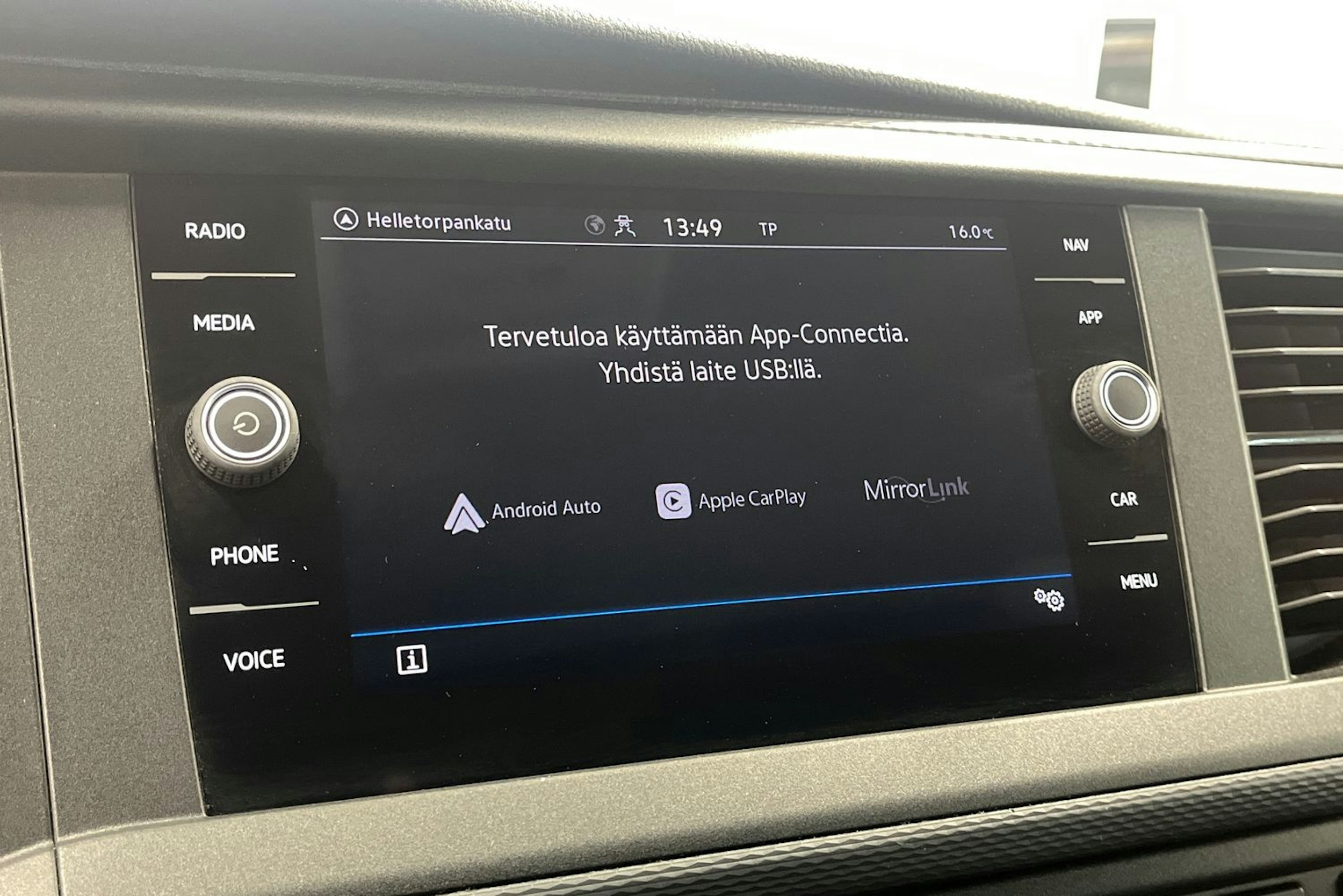 valkoinen Volkswagen Transporter 2020 kuva 29.