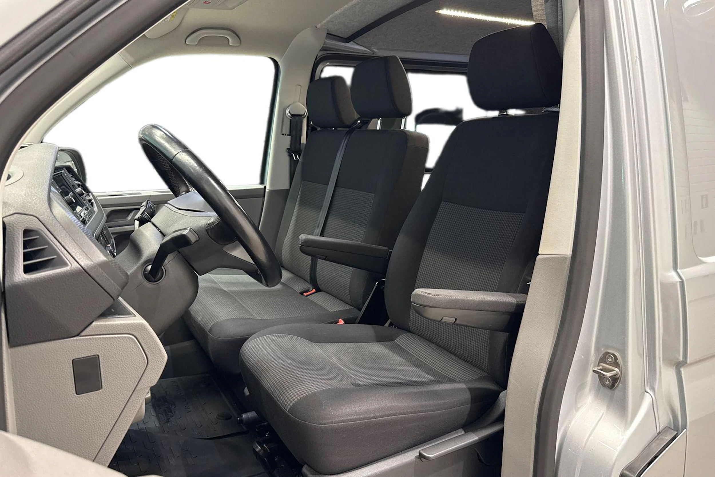 Hopea Volkswagen TRANSPORTER 2021 kuva 11.