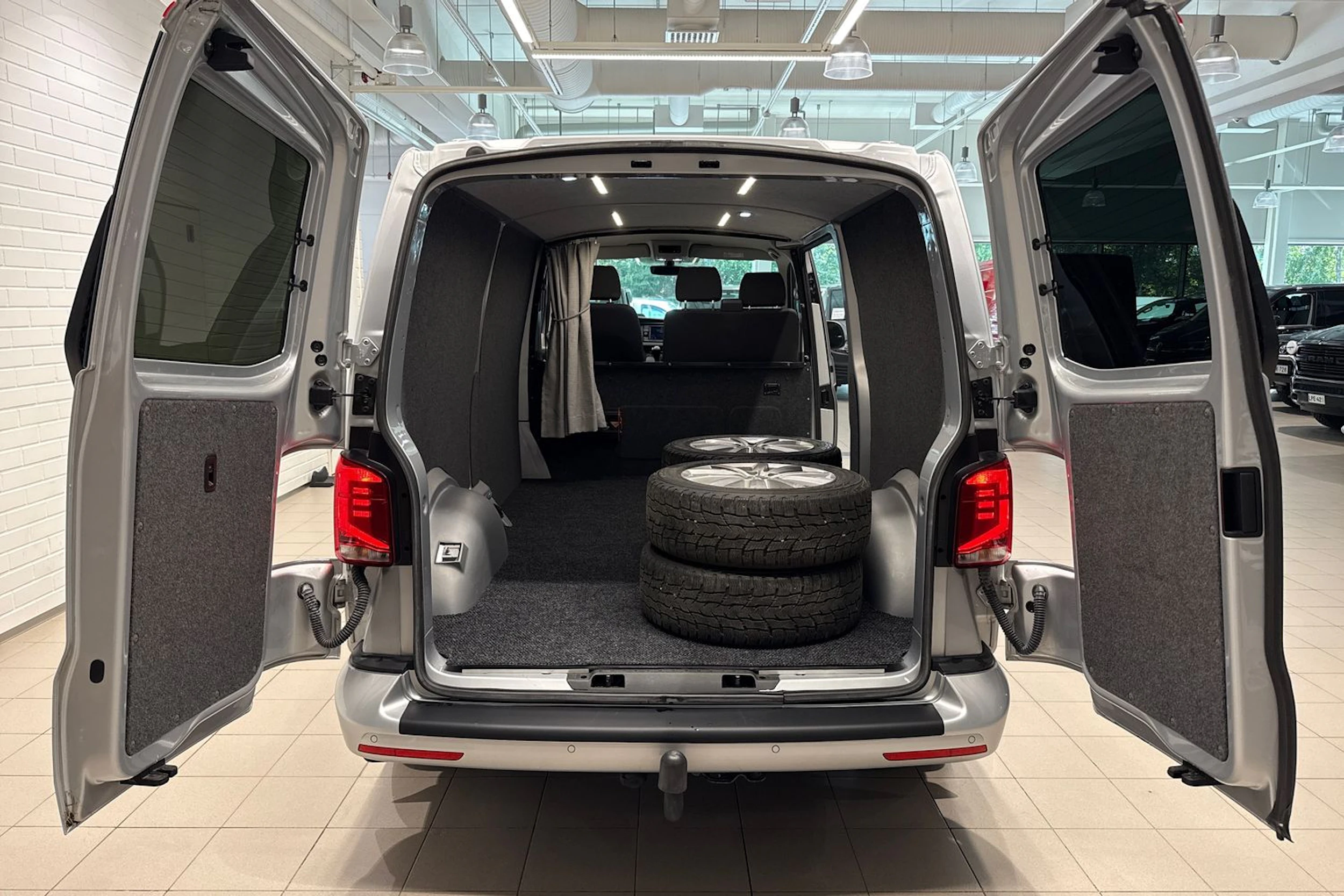 Hopea Volkswagen TRANSPORTER 2021 kuva 15.