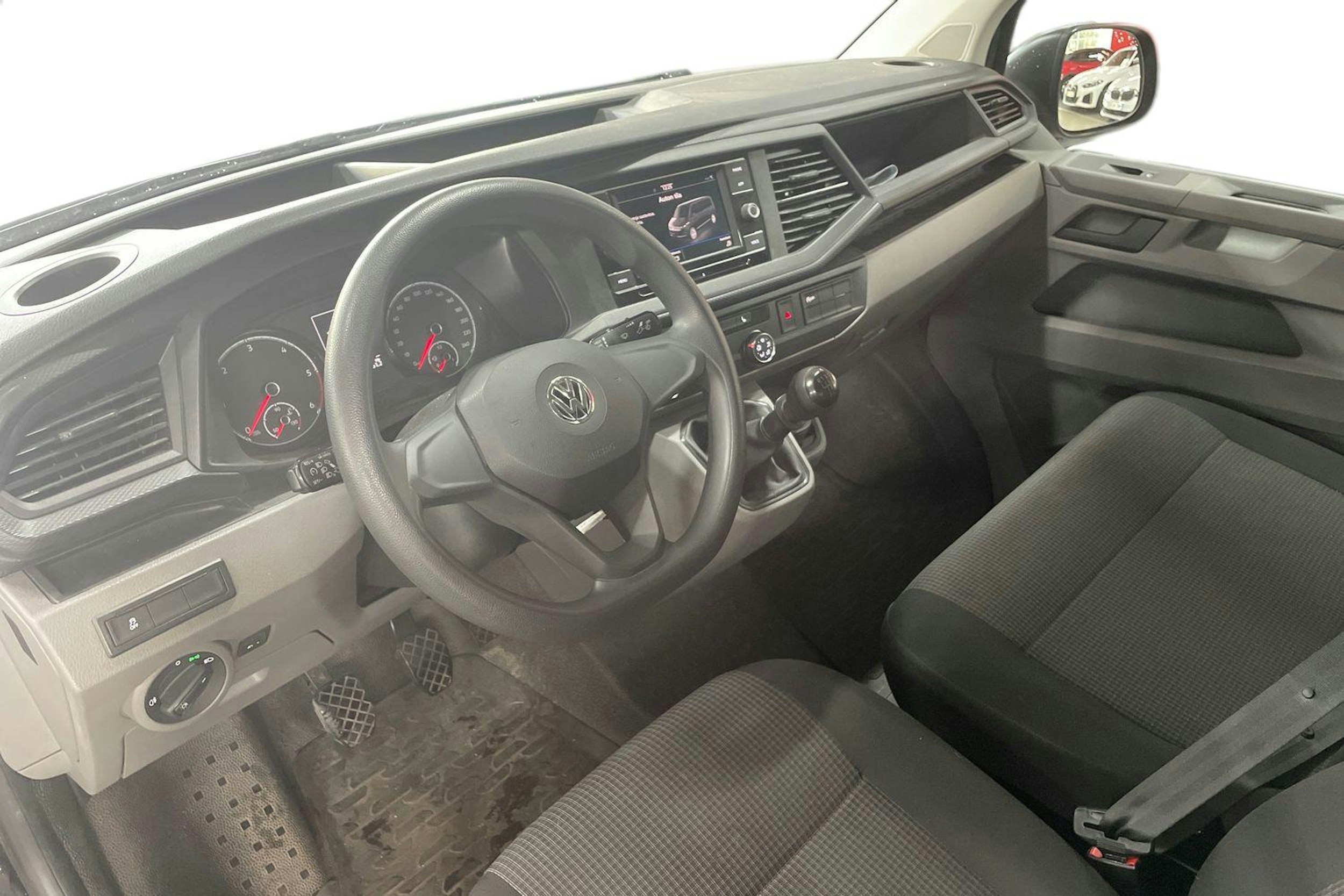 Musta Volkswagen TRANSPORTER 2020 kuva 7.