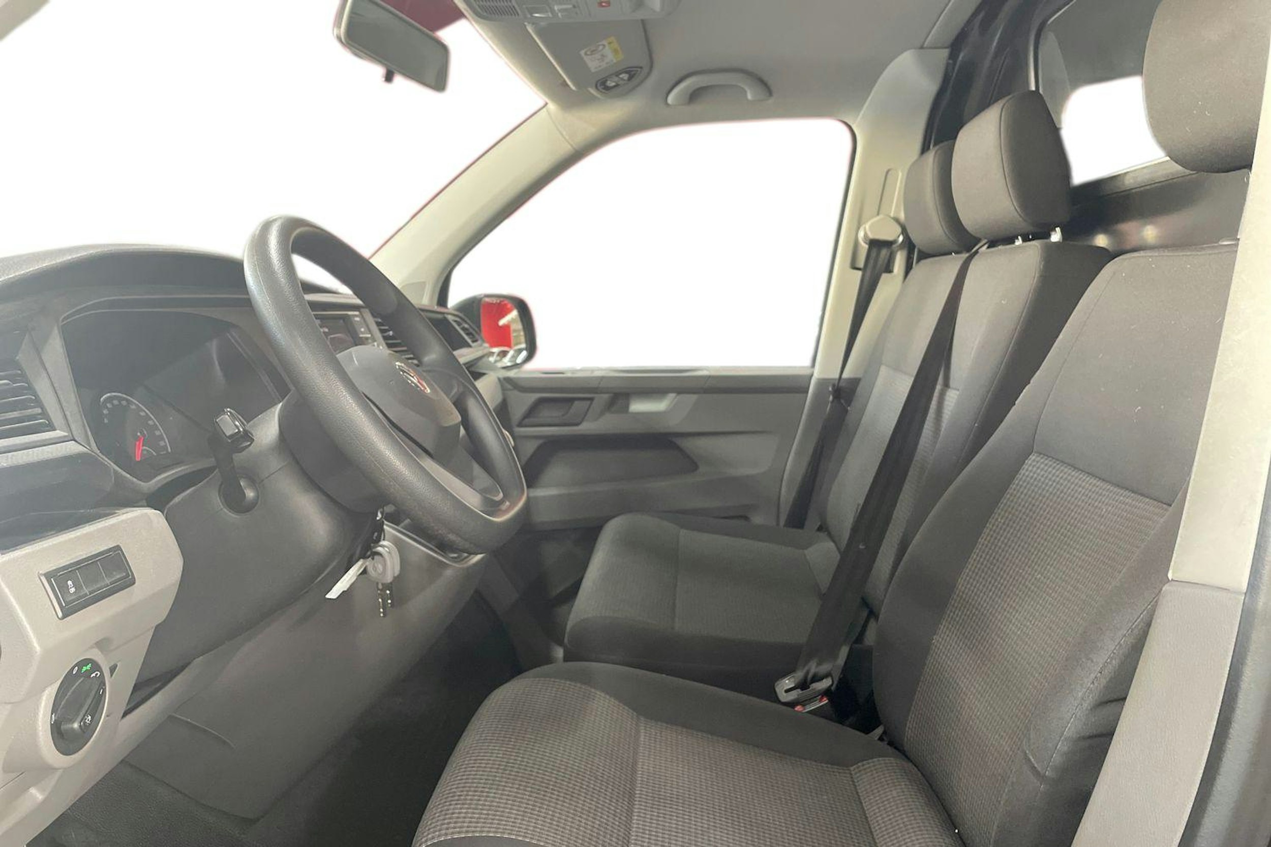 Musta Volkswagen TRANSPORTER 2020 kuva 9.